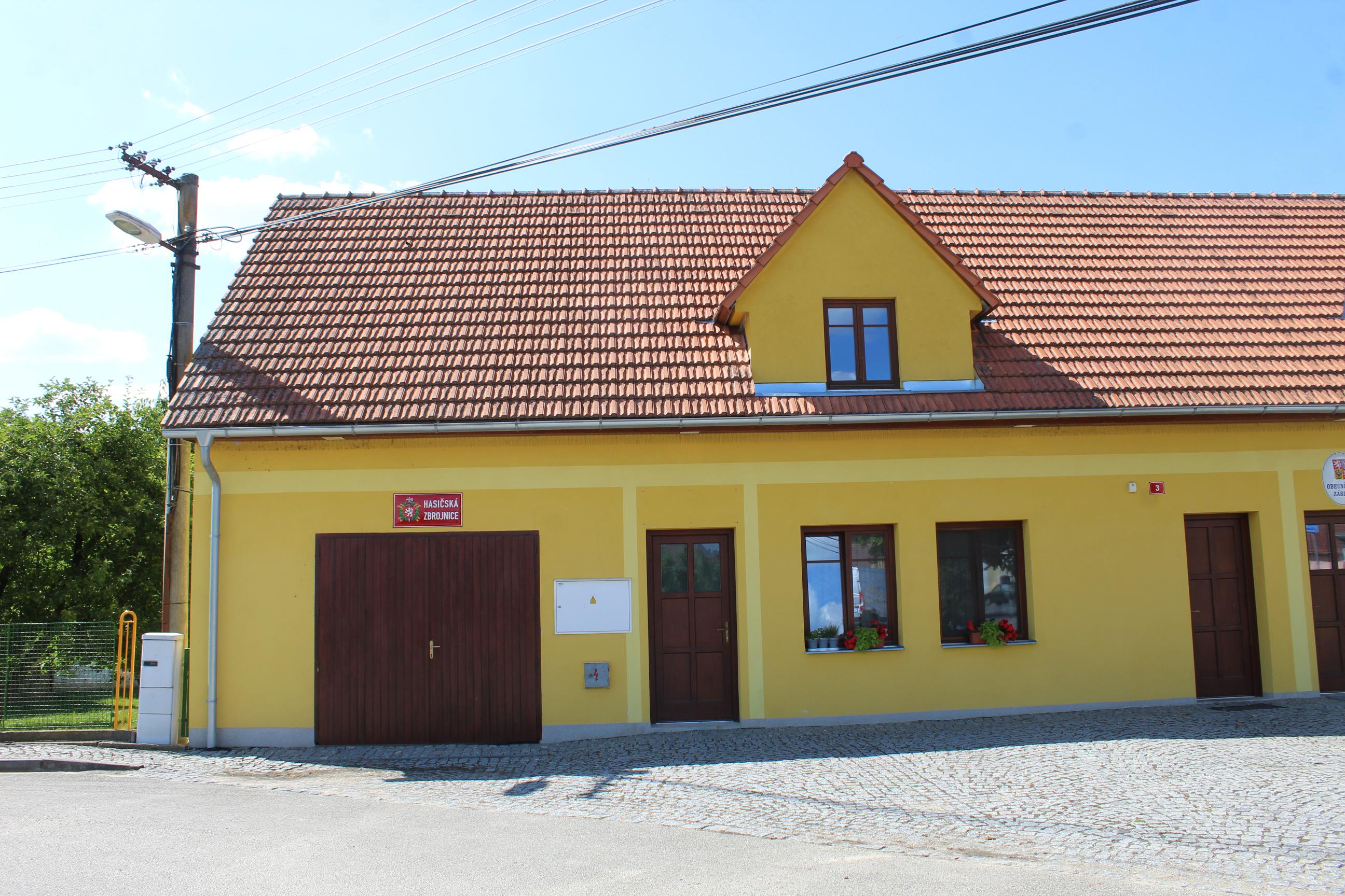 Záblatí - obecní úřad foto 2