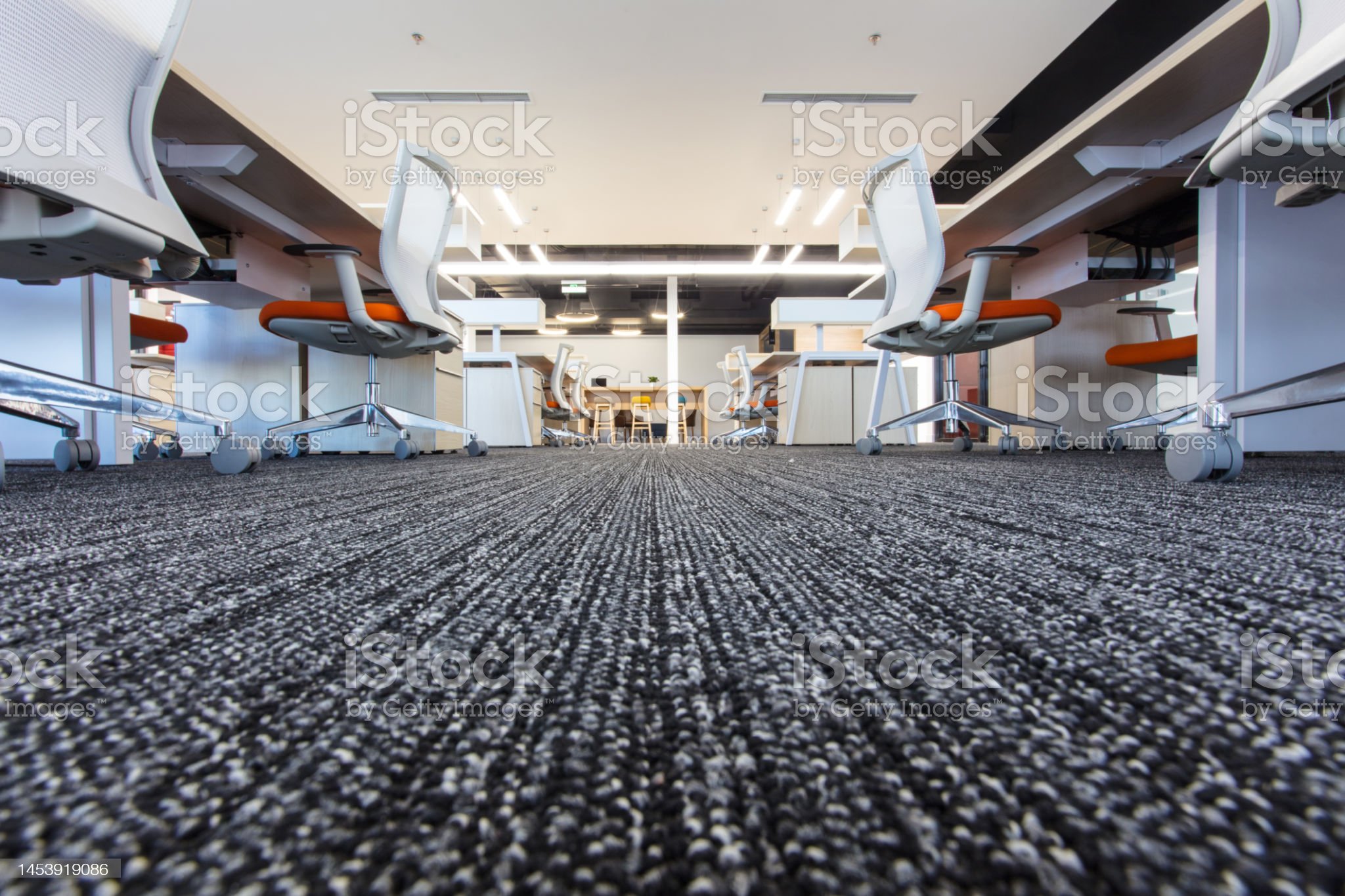 Čištění kancelářských a konferenčních židlí