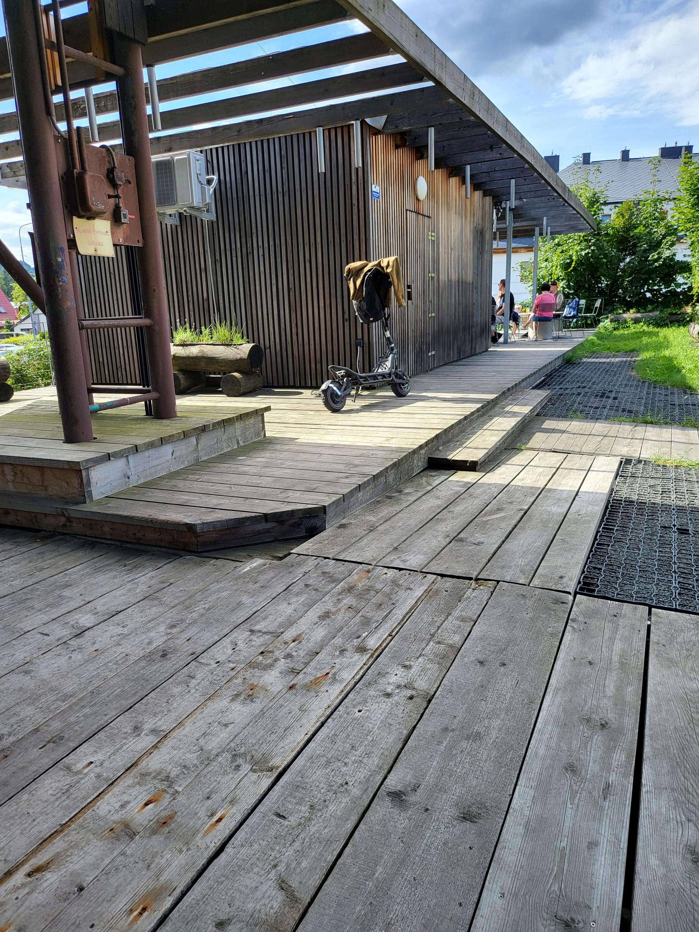 Nabíjecí stanice elektrokol Specialized - Cokafe foto 2