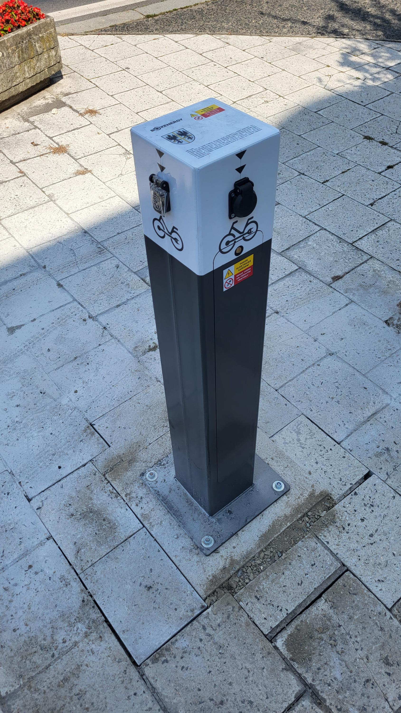 Město Přeštice - Nabíjecí stanice pro elektrokola foto 2