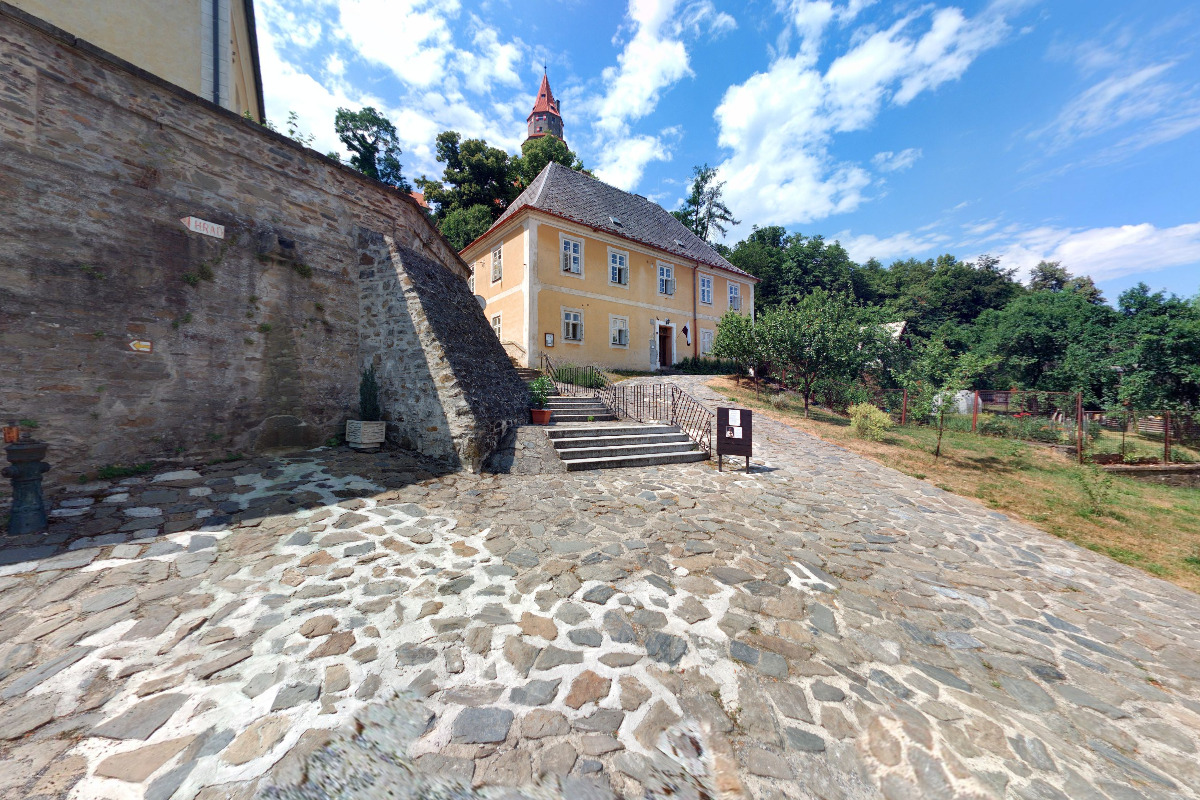 Římskokatolická farnost Bouzov