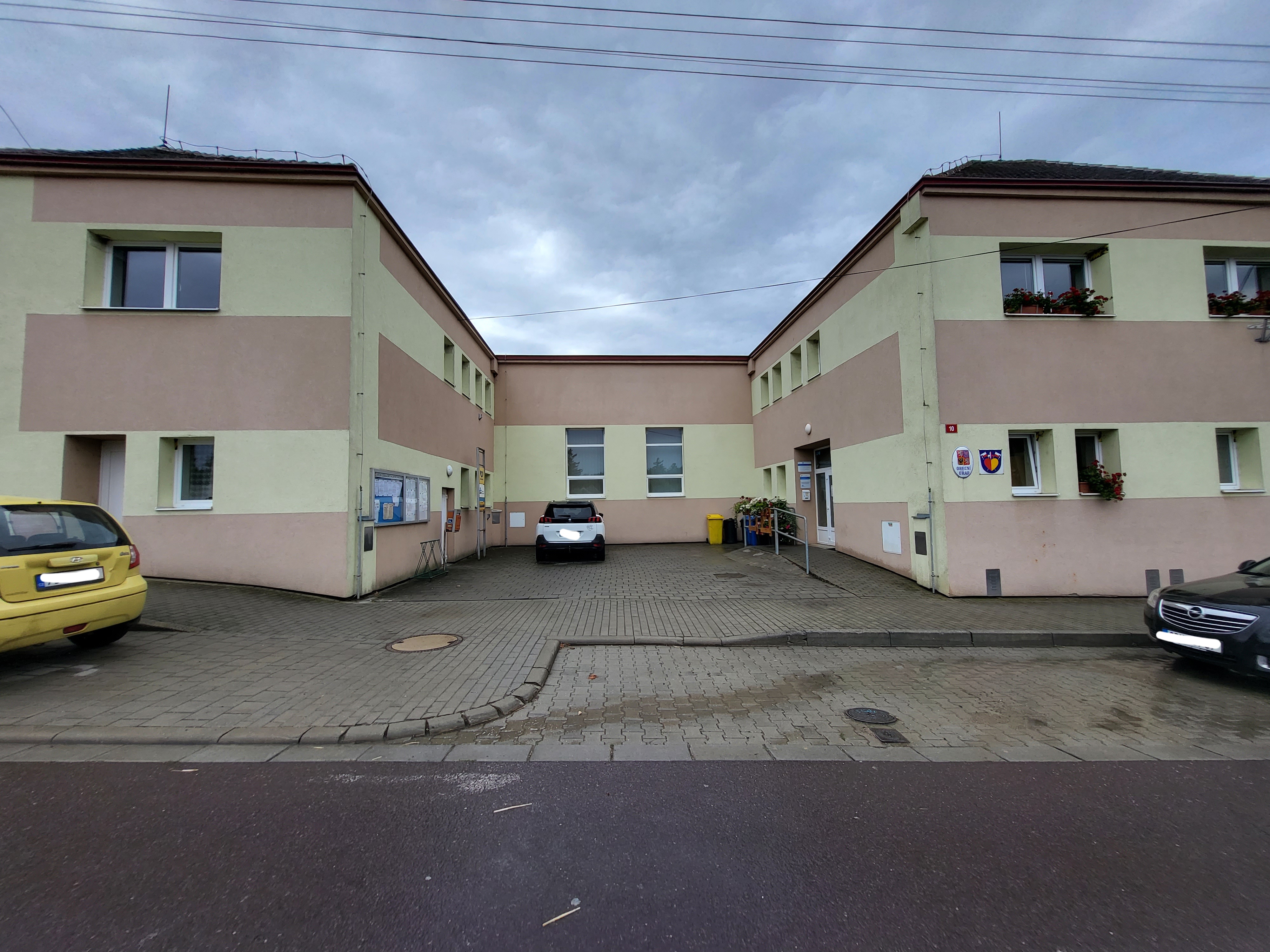 Hluboké Mašůvky - obecní úřad foto 3