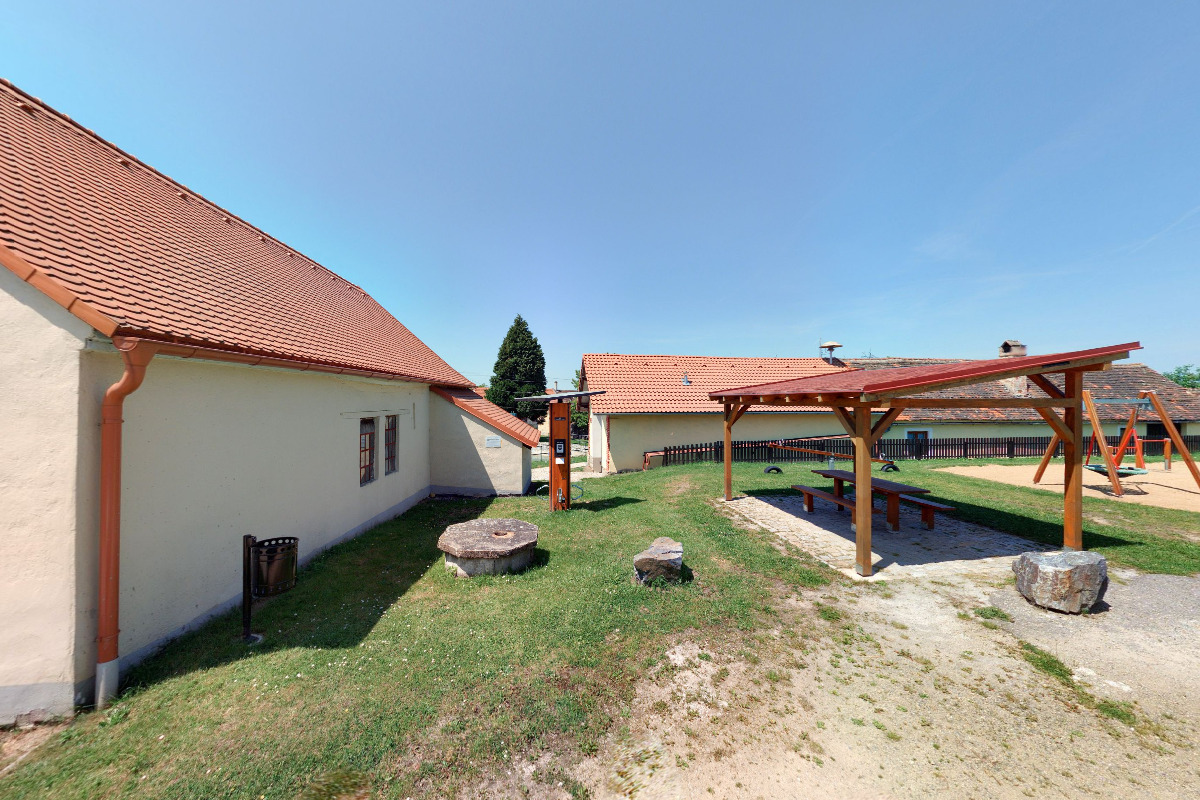 Nabíjecí stanice pro elektrokola Lesná