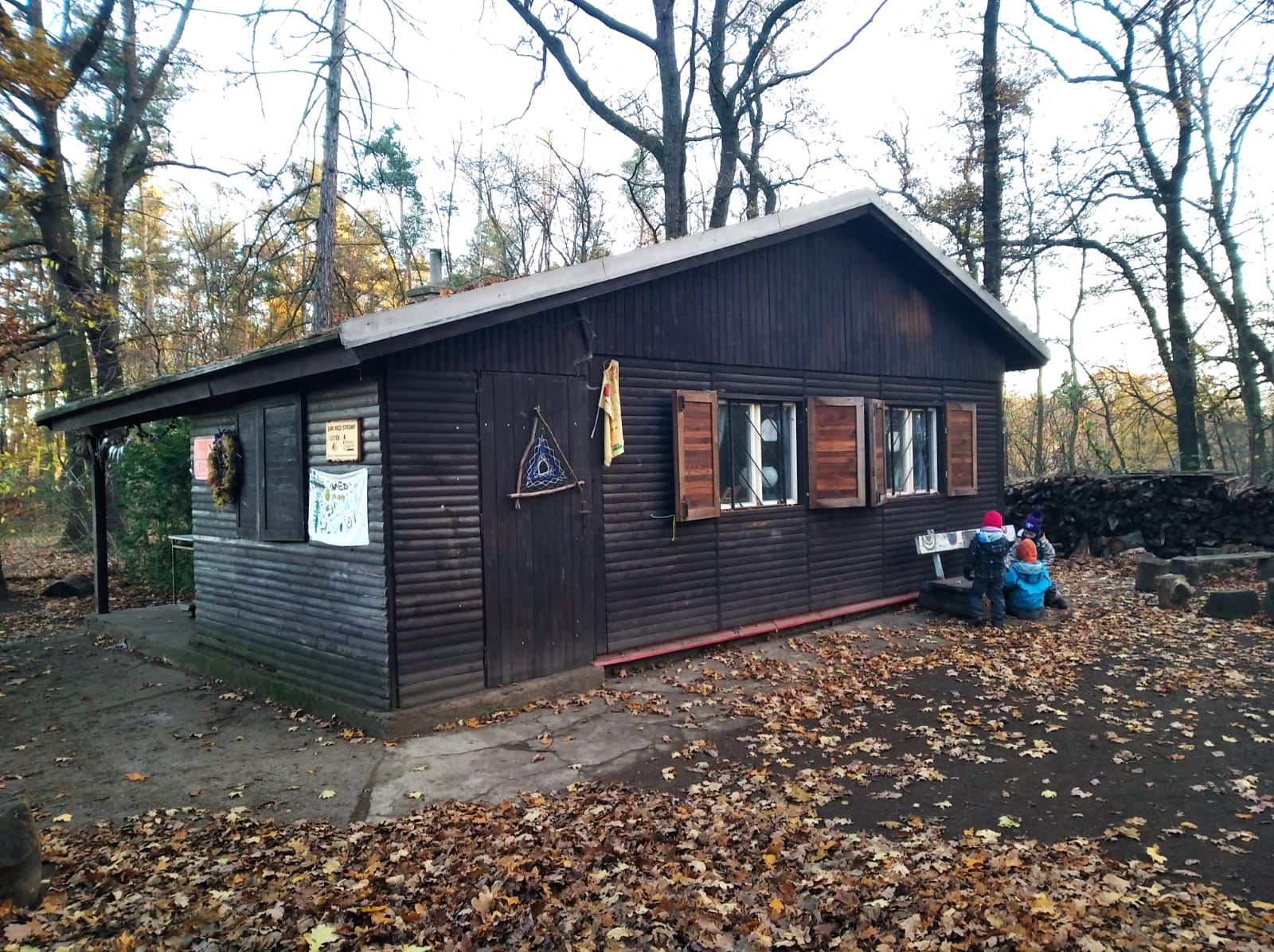 spolek zapsaný MEZI STROMY