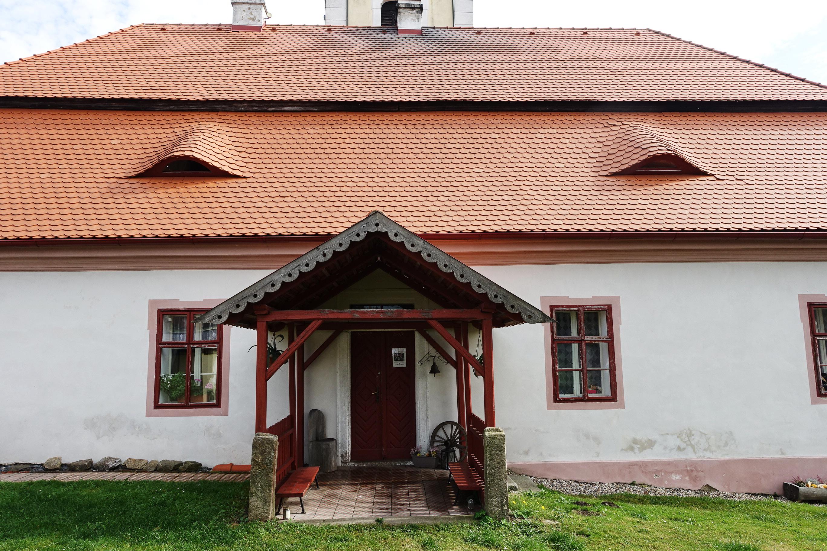 Muzeum panenek stará škola Bobrová foto 2
