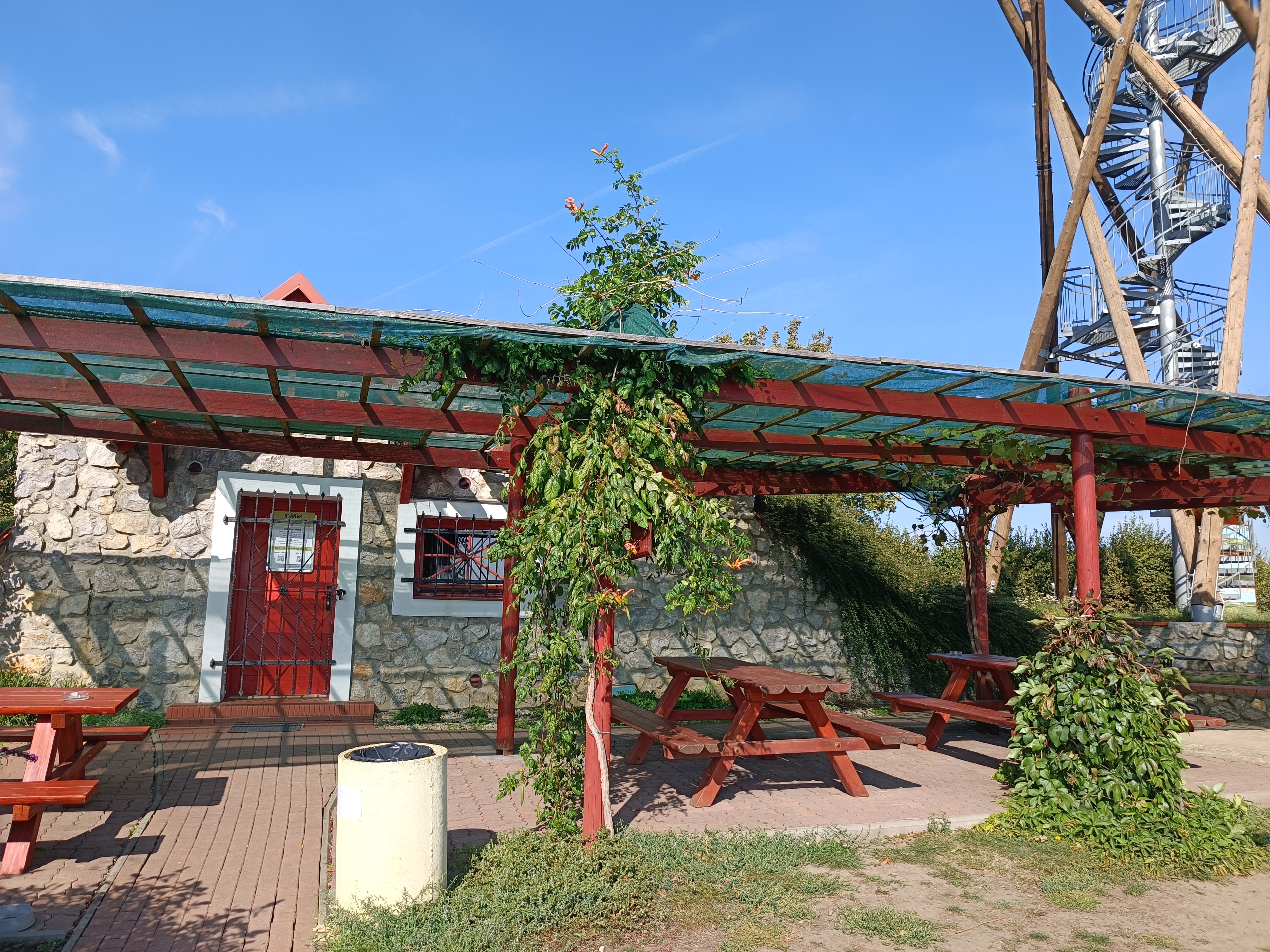 Občerstvení pod rozhlednou foto 2