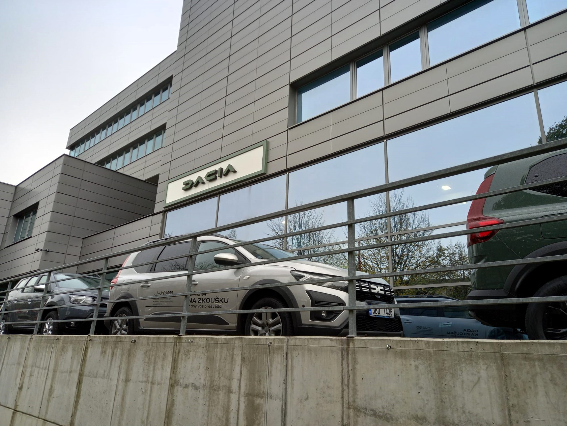 Auto Centrum Jih 2000 člen skupiny AUTO UH a.s. foto 6