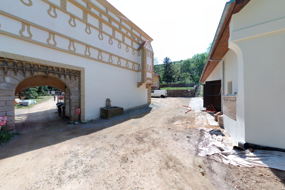 EFI Hostinec KONÍRNA Zámek Račice foto 5