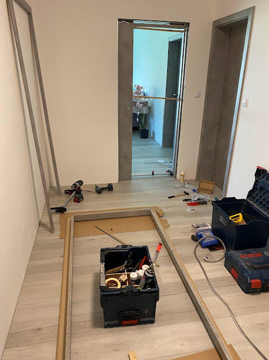 Radek Štolpa - montáž dveří foto 5