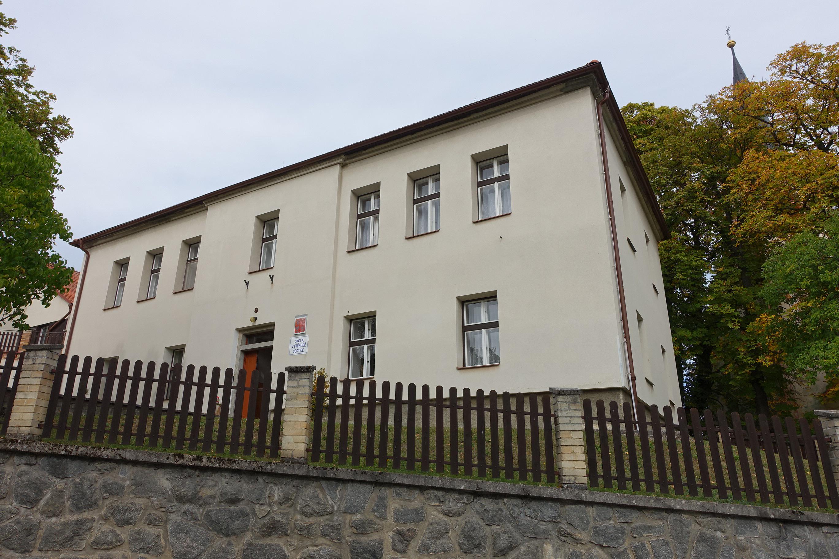 Škola v přírodě a školní jídelna Čestice foto 2