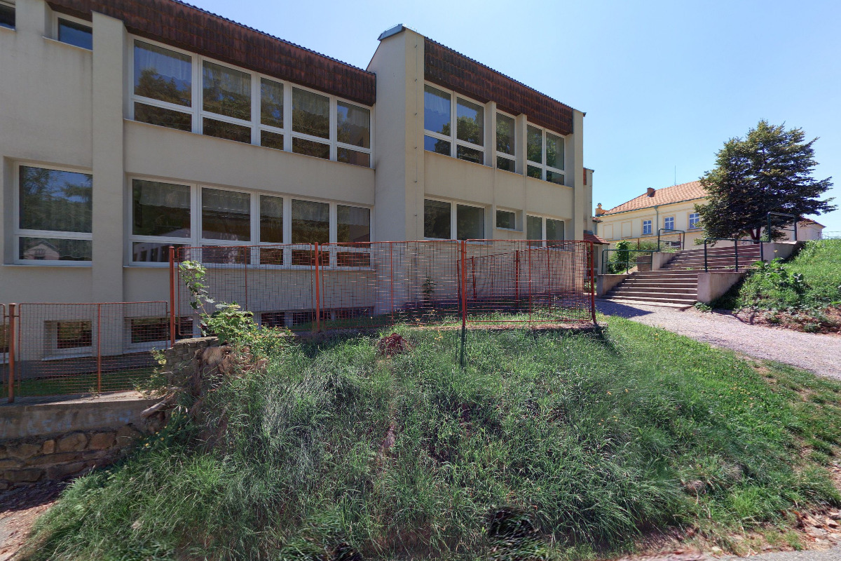Základní škola, Prachatice, Zlatá stezka 387 foto 2