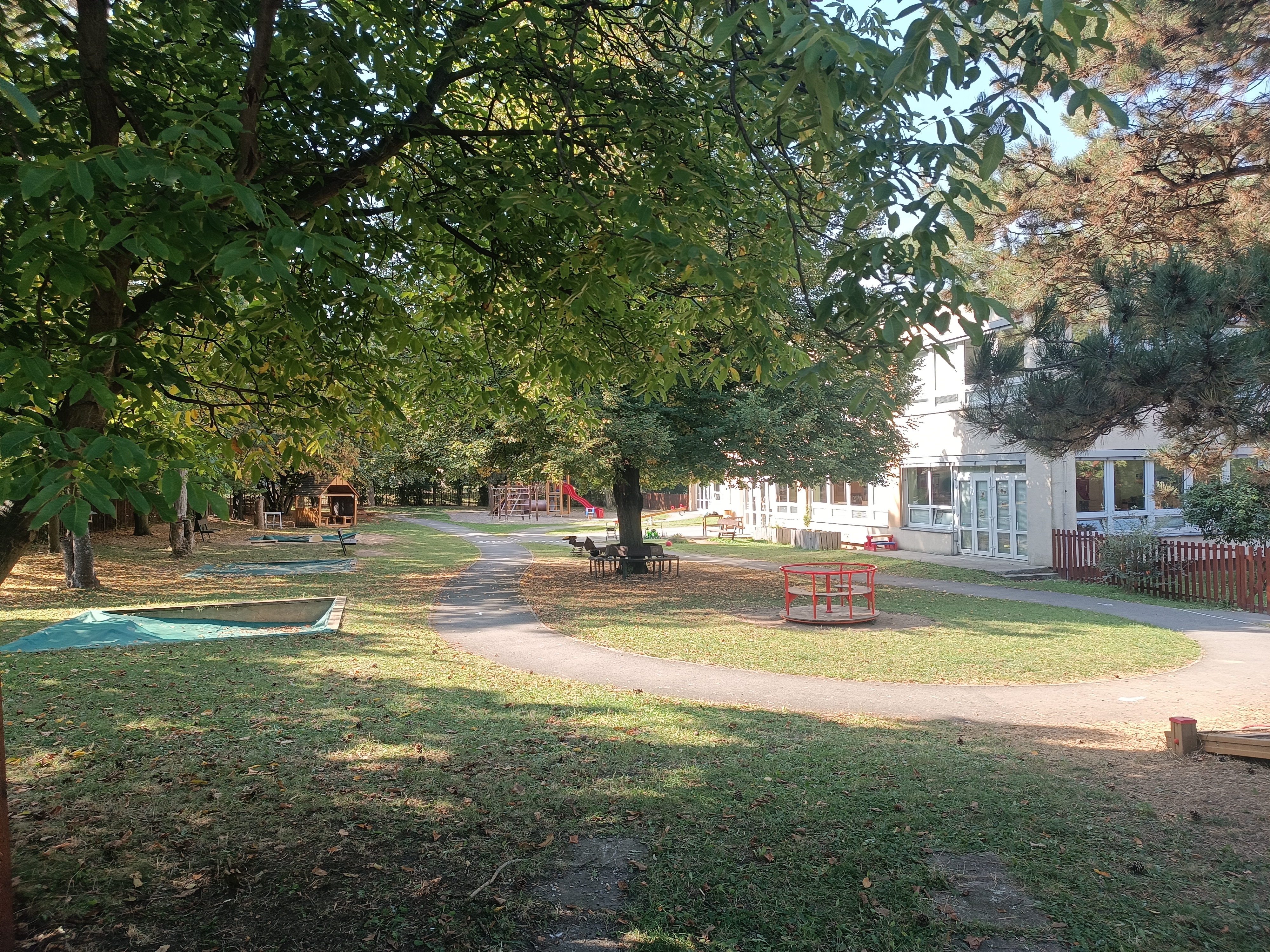 Mateřská škola a Základní škola foto 2