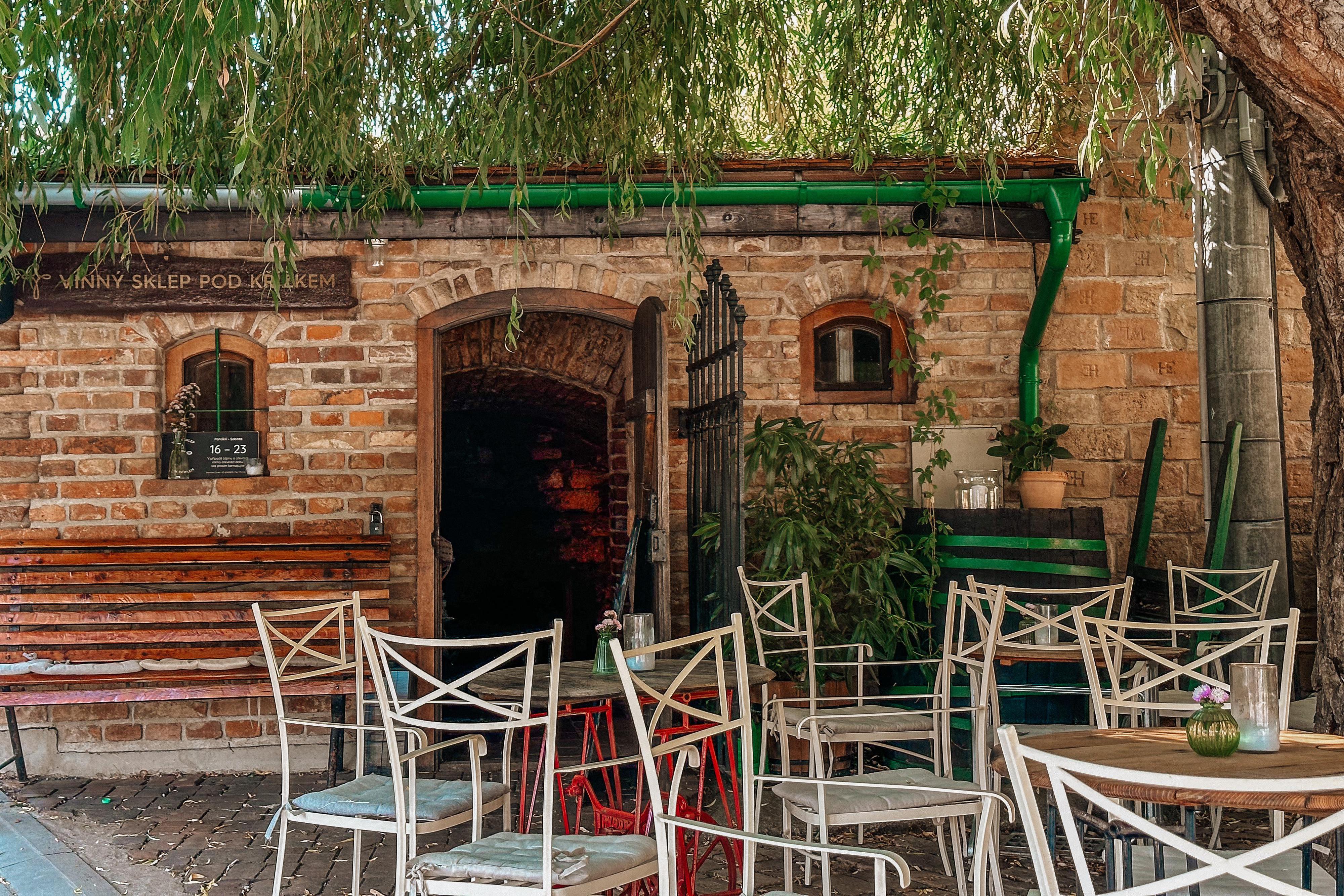 Vinný sklep Pod Křížkem - vinařství Knoll