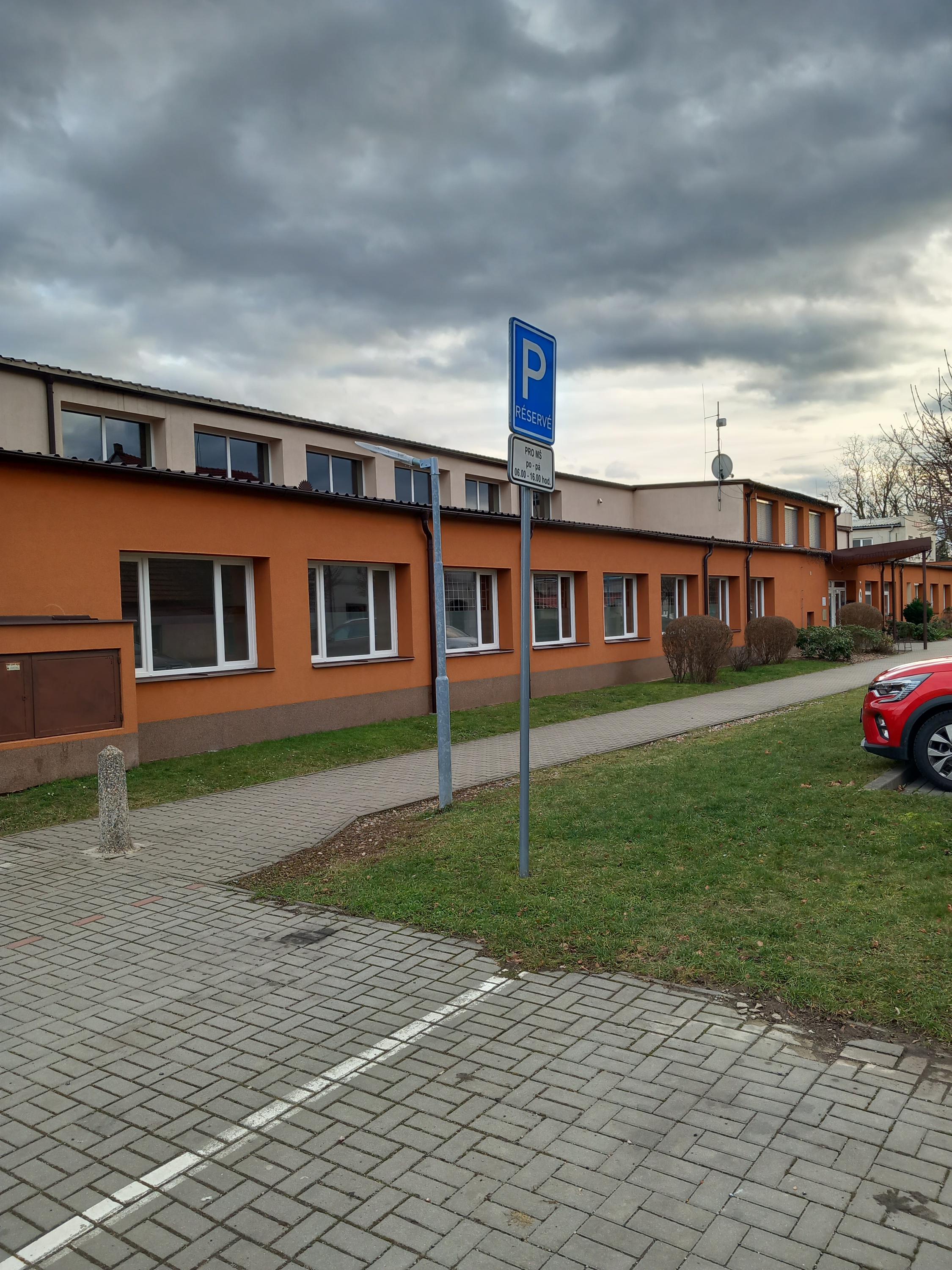 Kulturní a společenské středisko Lužec n/Vlt. foto 2