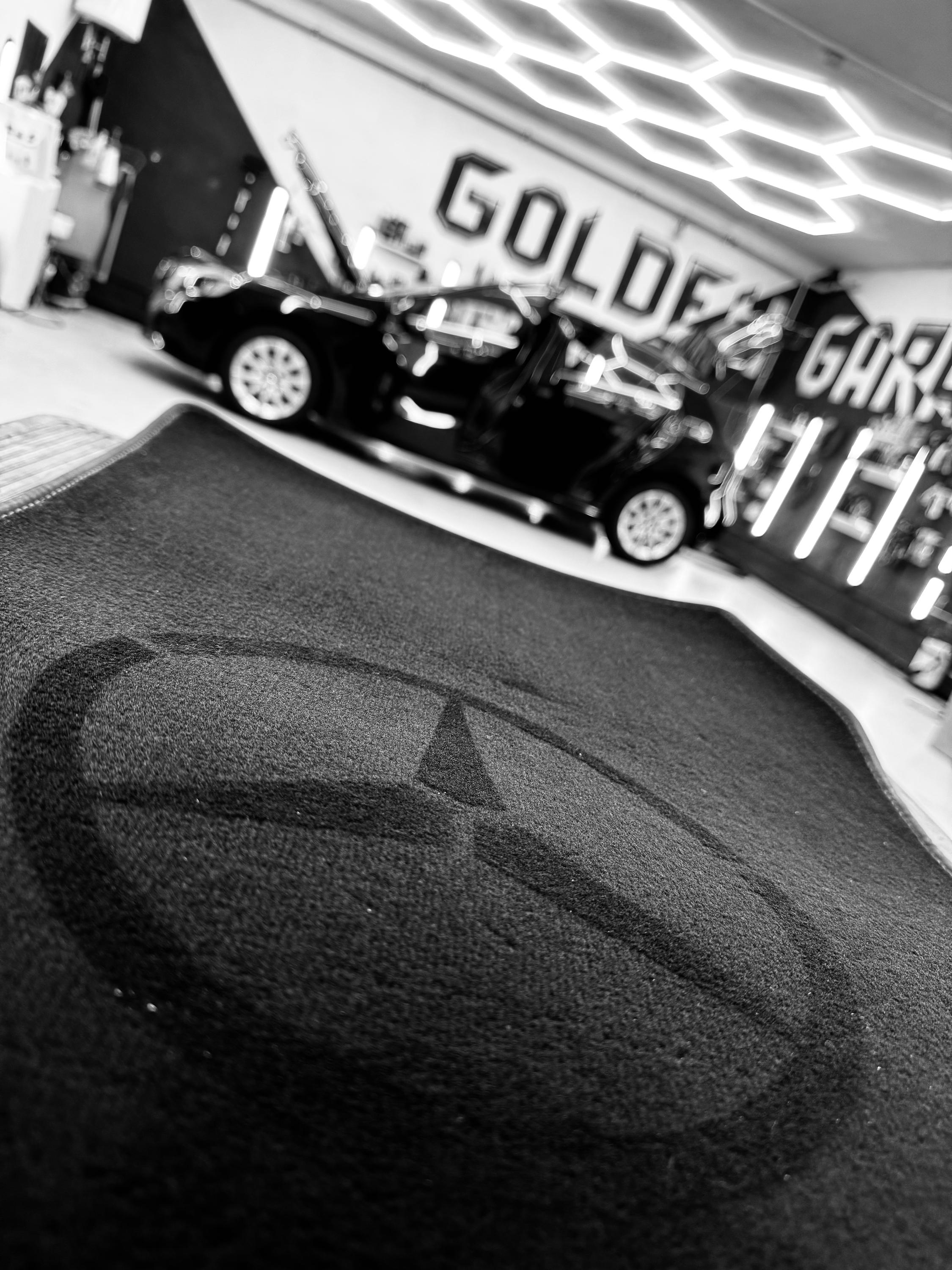 GoldenGarage foto 3