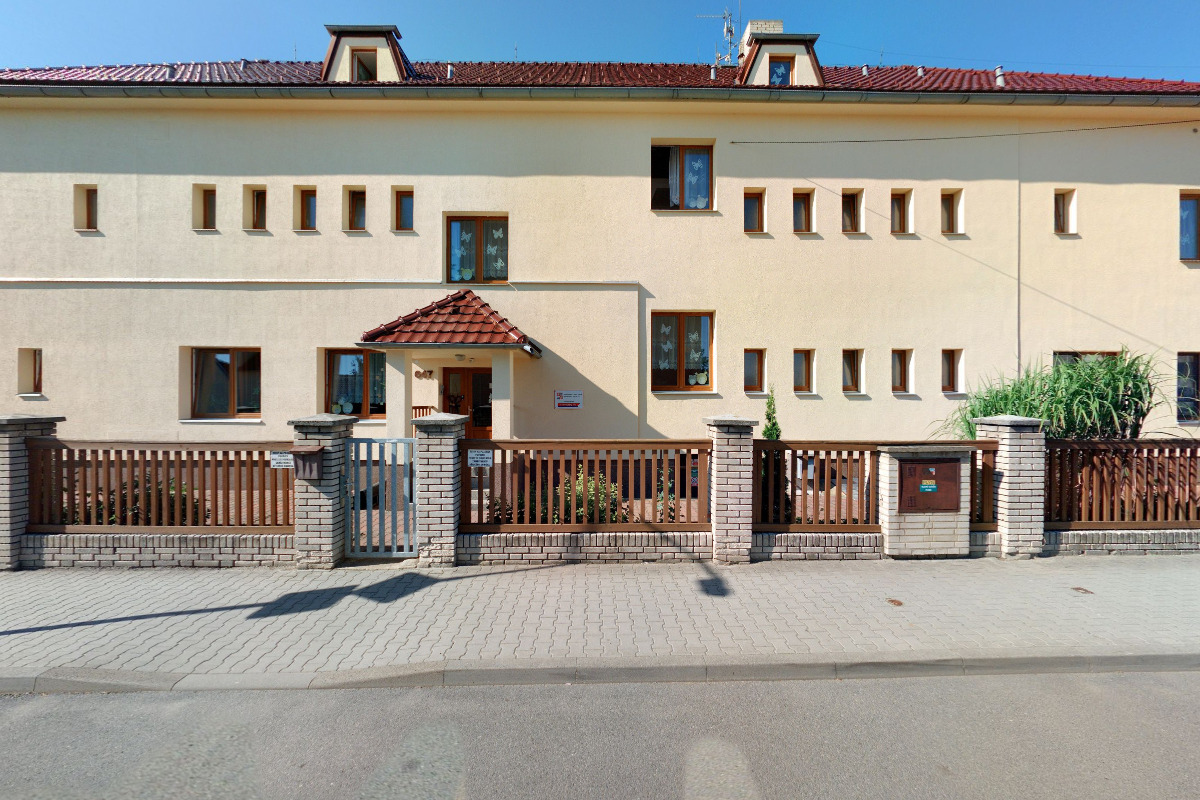 Dětský domov a Školní jídelna, Nové Strašecí, Okružní 647 foto 2