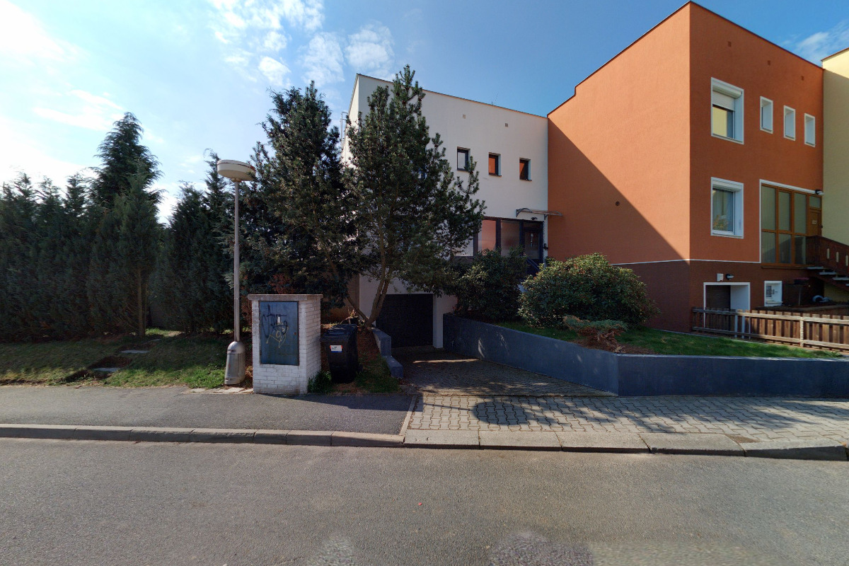 Realitní makléř Ing. Zdeněk Sirný foto 2