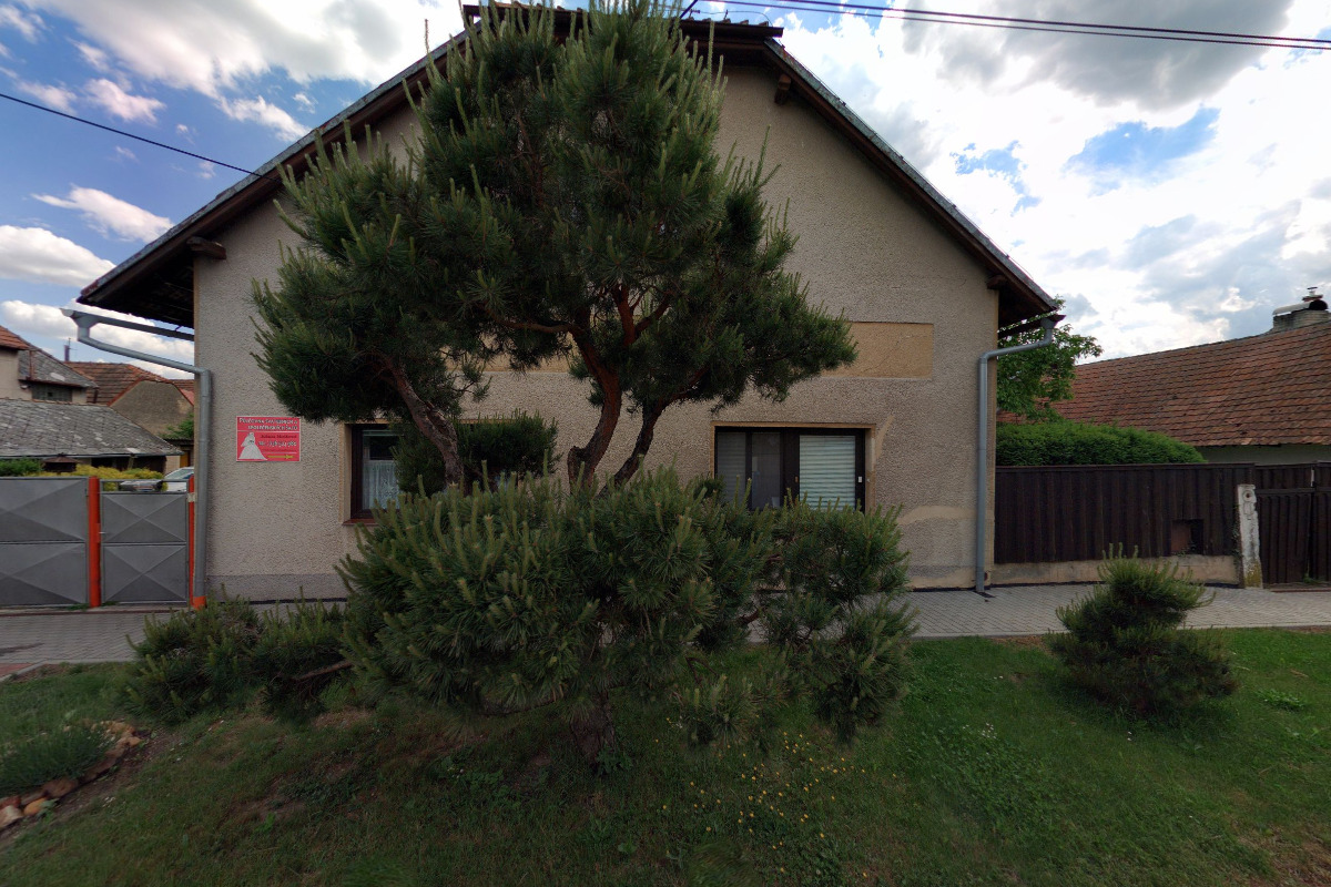 Půjčovna svatebních a společenských šatů - Jolana Hošková