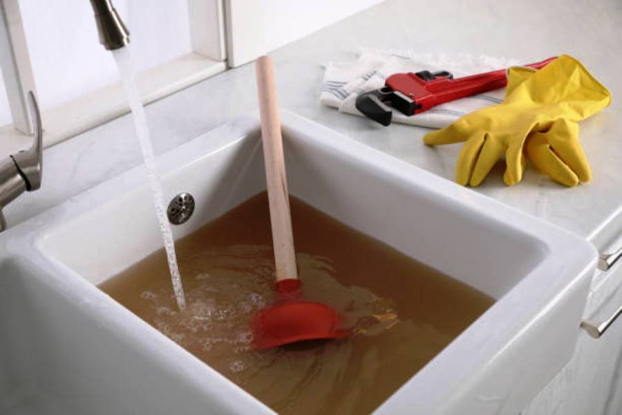 Čištění ucpaných odpadů dřezů, umyvadel, van a WC