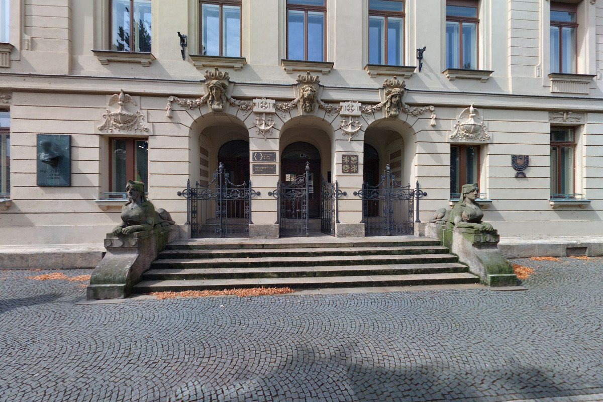 Univerzitní Knihovna Univerzity Hradec Králové foto 4