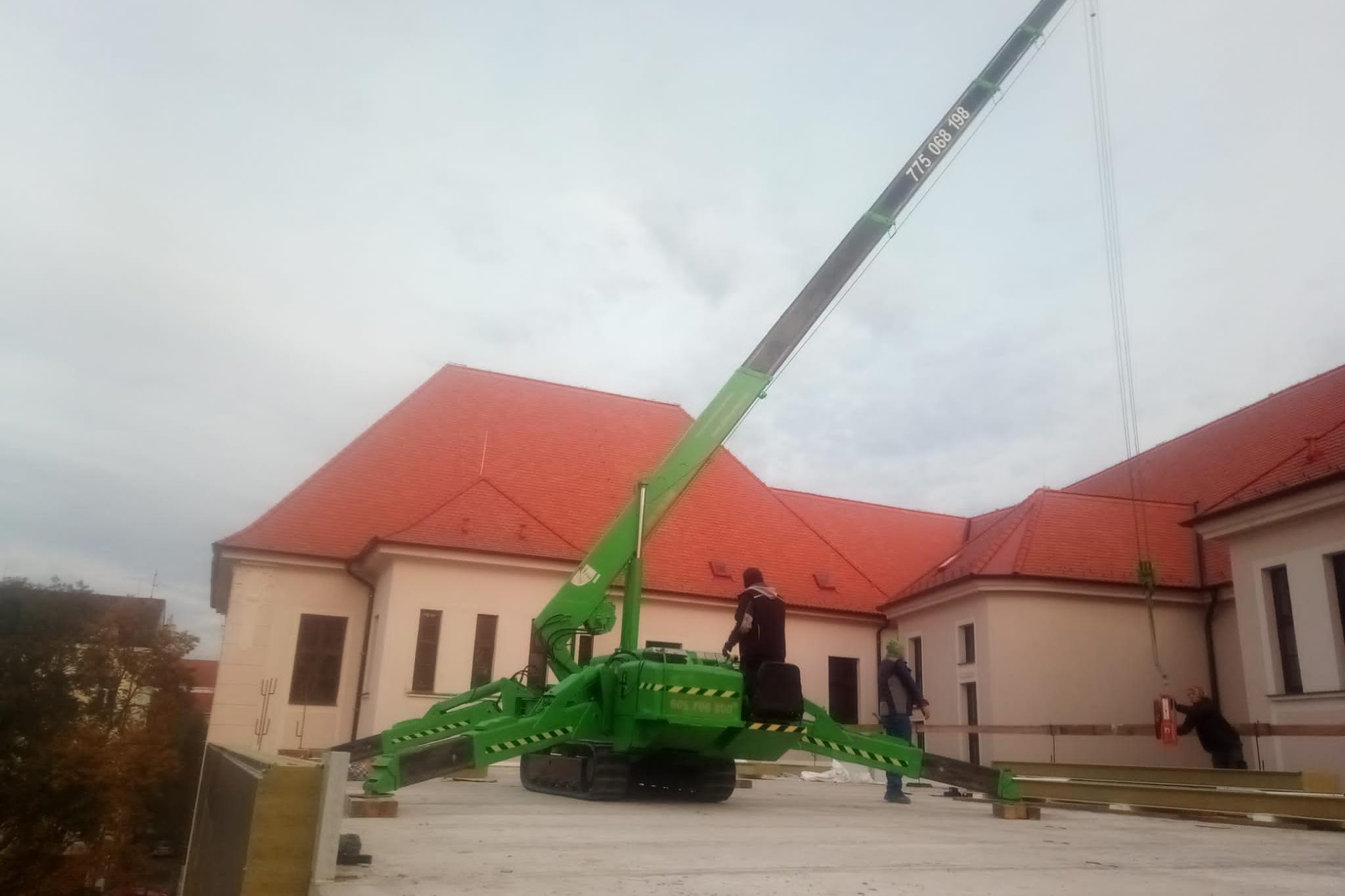 Pronájem pásových minijeřábů