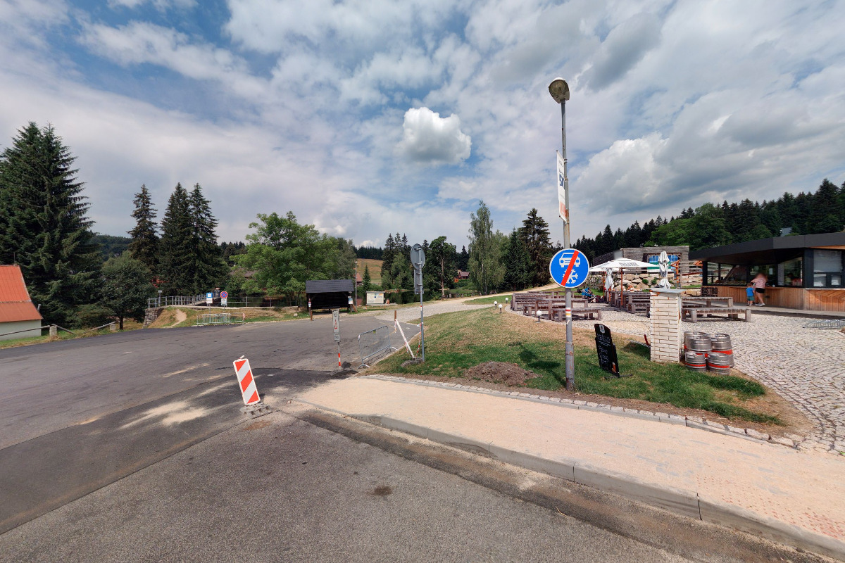 Nabíjecí stanice pro elektrokola a mobilní zařízení