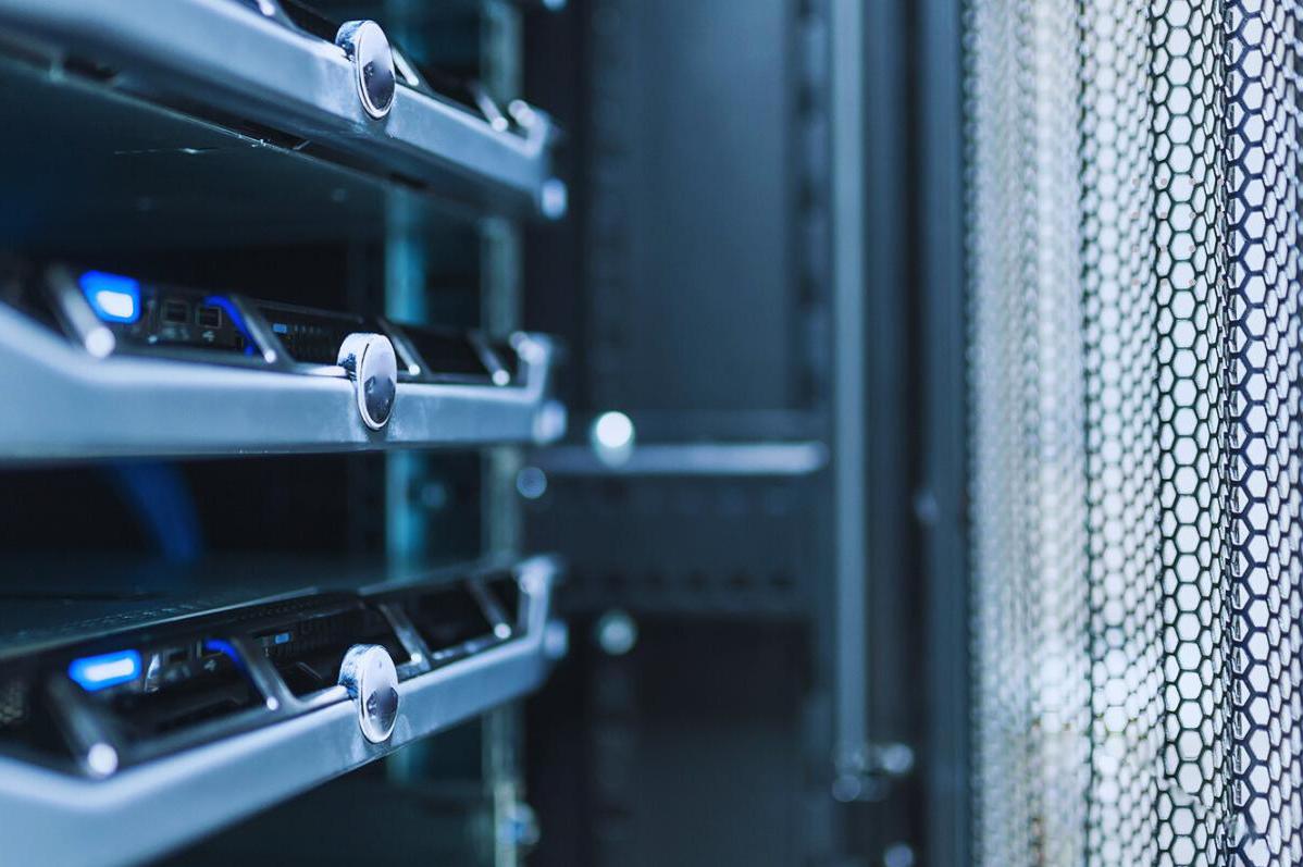 Server housing s příkonem 50W za 696 Kč měsíčně