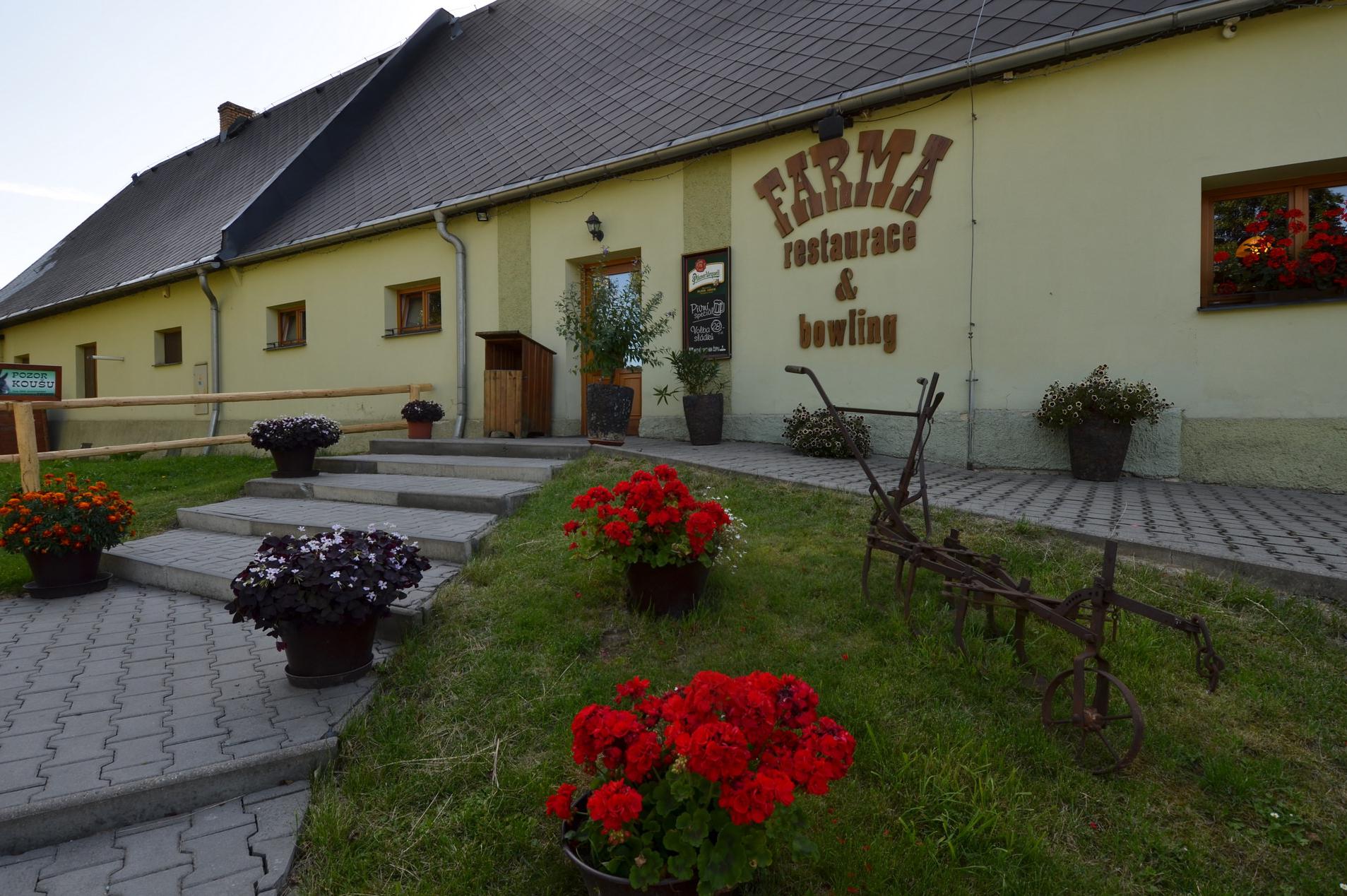 Farma Kočov - ubytování, restaurace, bowling a tenis