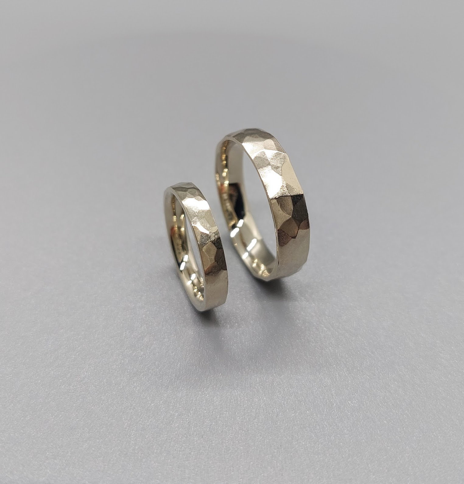 Zakázková výroba zlatých snubních prstenů