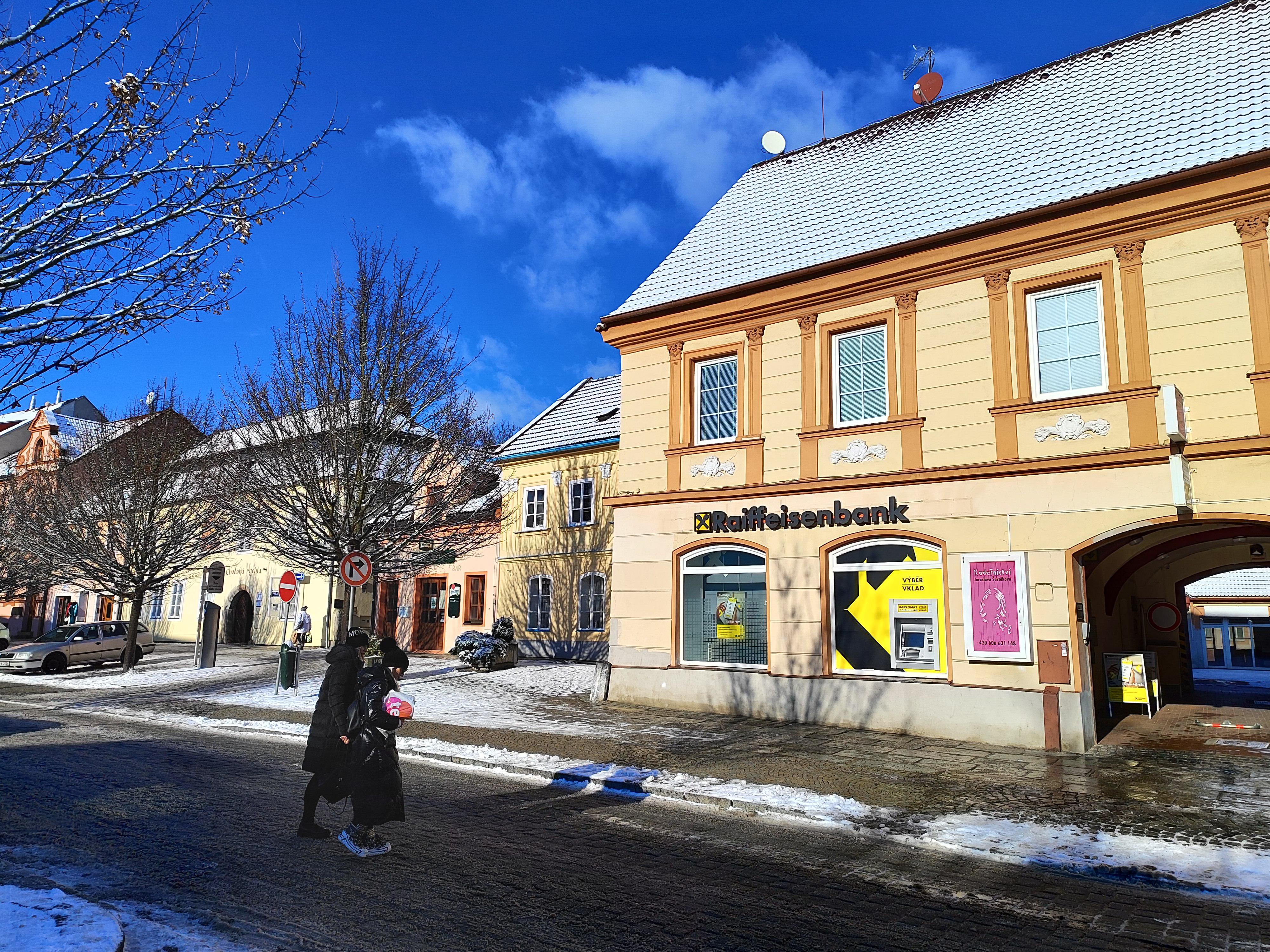 Raiffeisenbank - bankomat foto 2