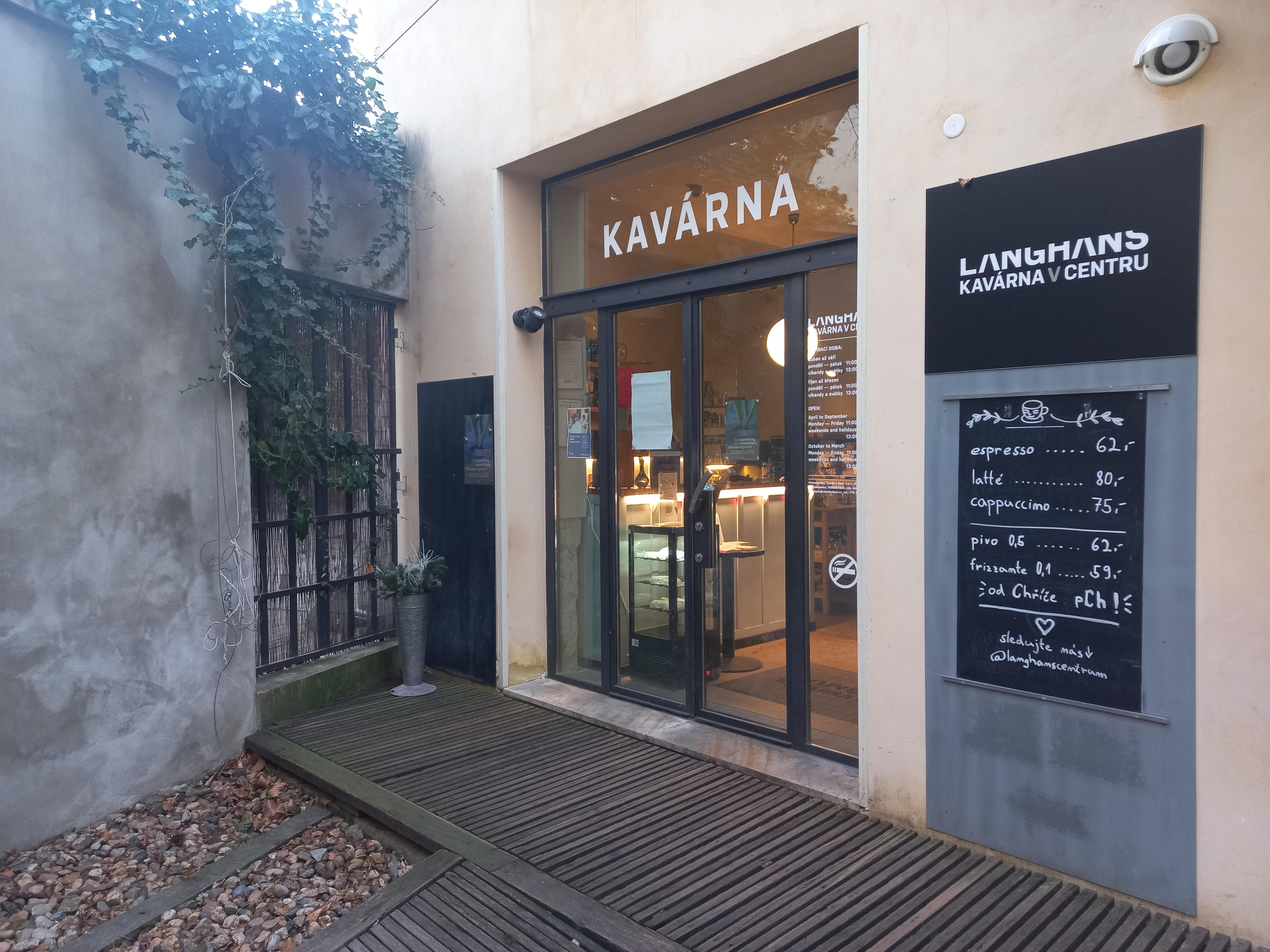 Langhans - Kavárna a Centrum Člověka v tísni foto 4