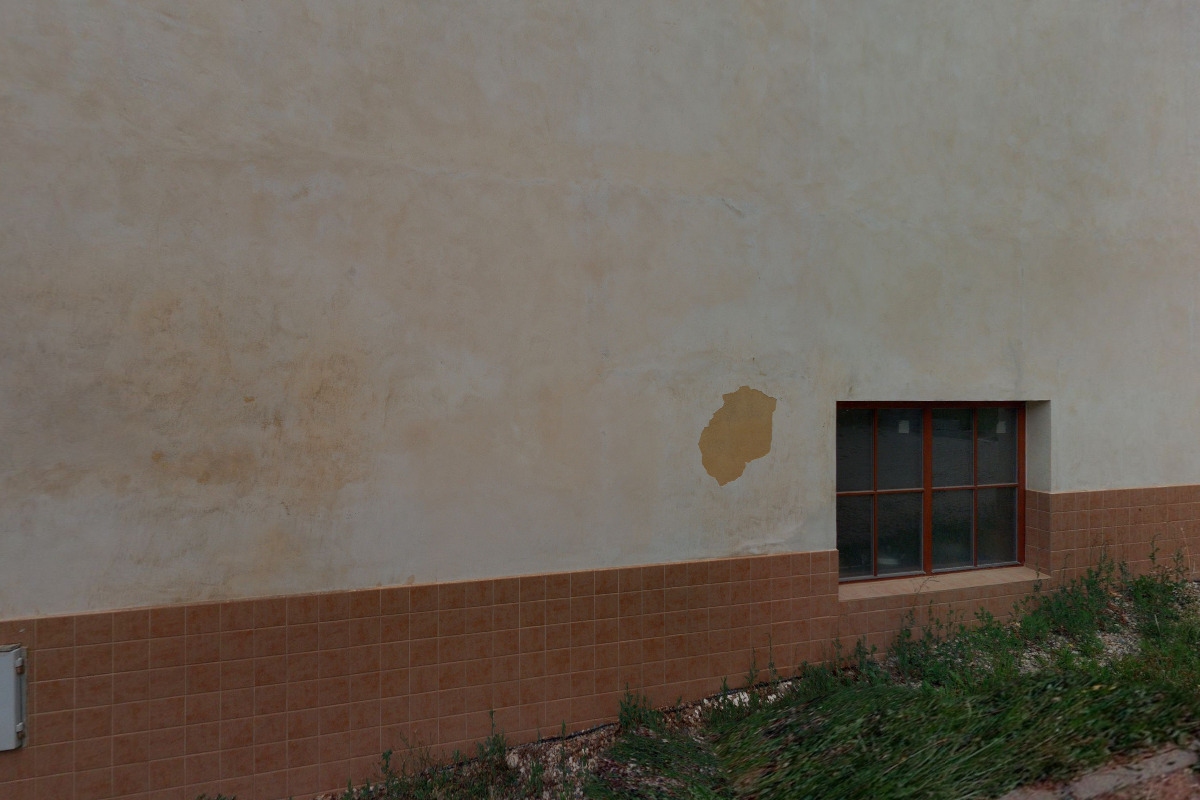 Autoservis u rybníka