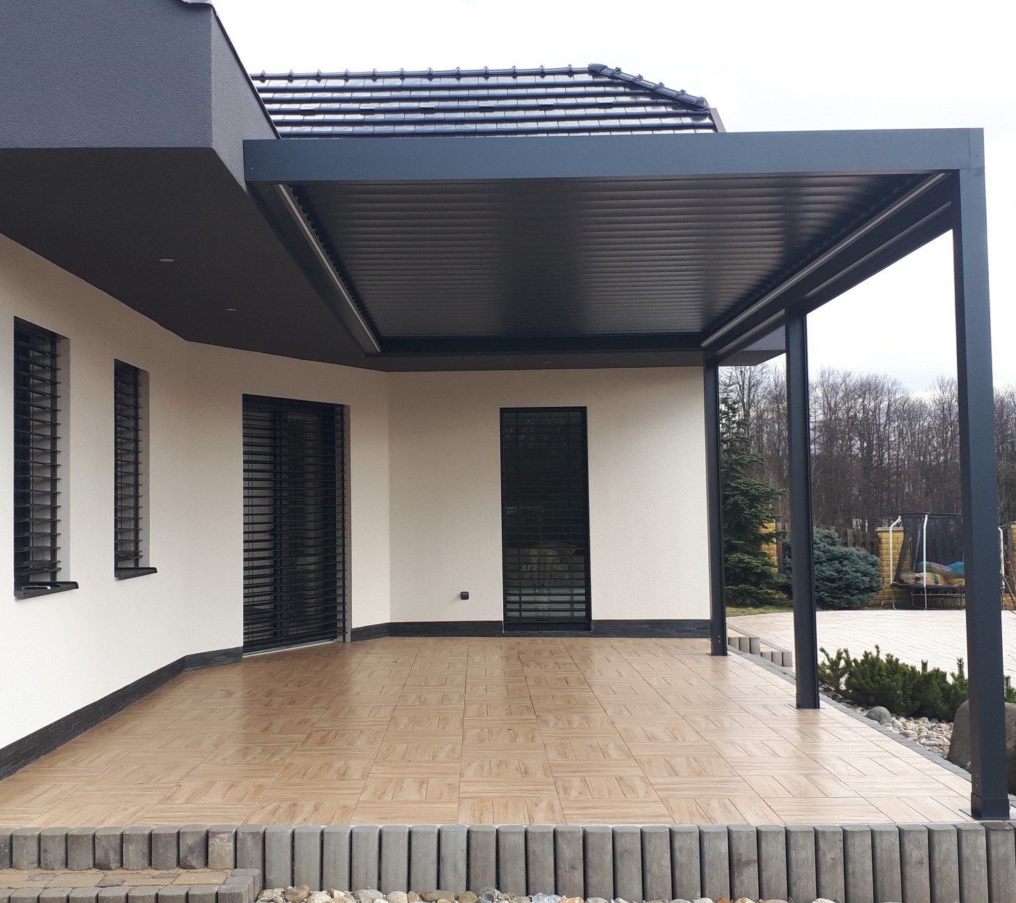 RAJEK.CZ - stínící a vratová technika foto 2