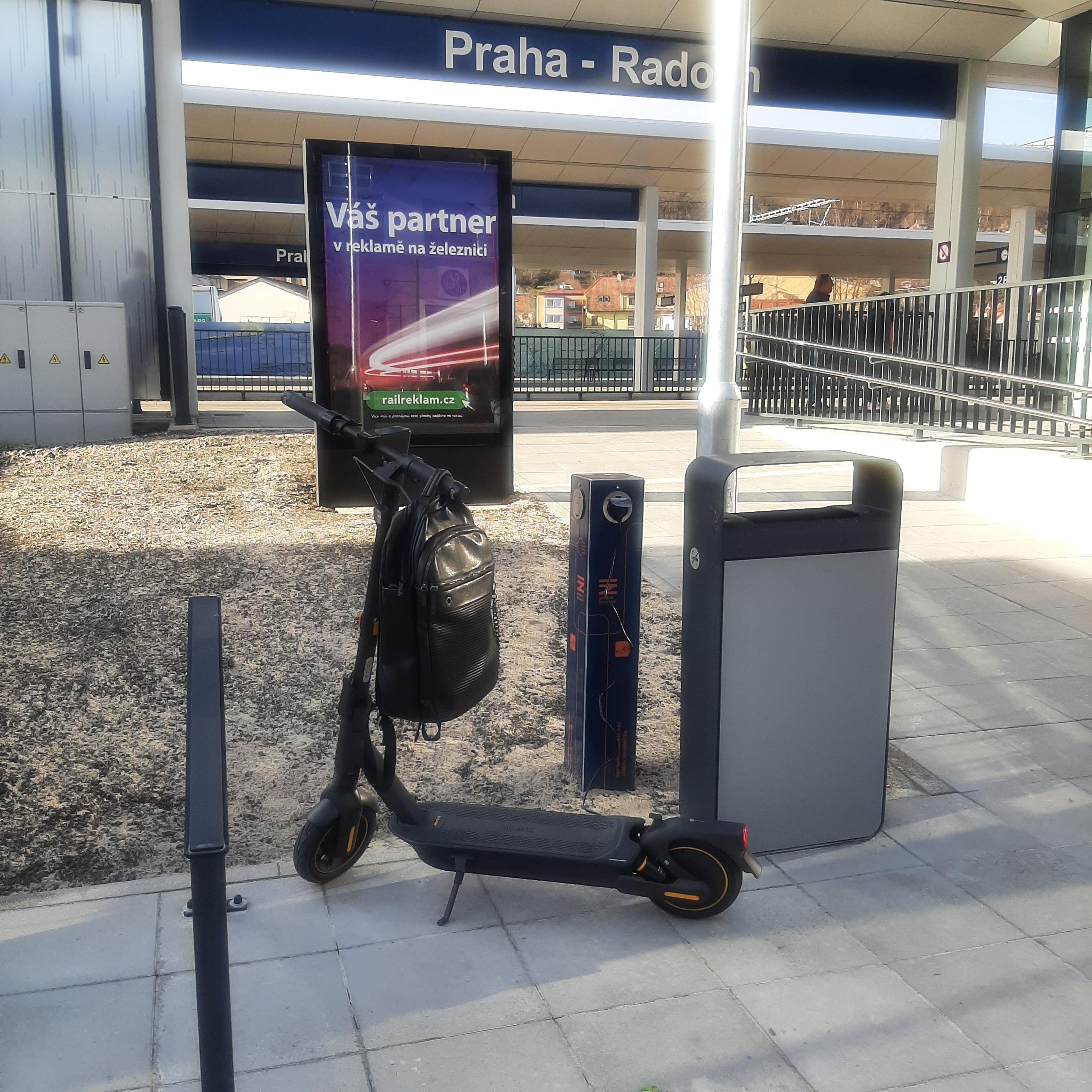 Nabíjecí zásuvka pro elektrokola Vrážská foto 2