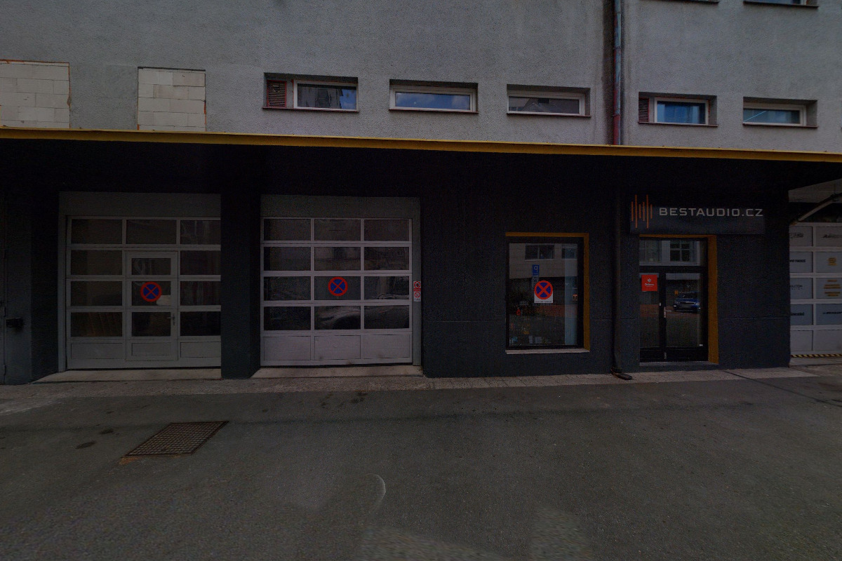 Autocentrum Pařížská