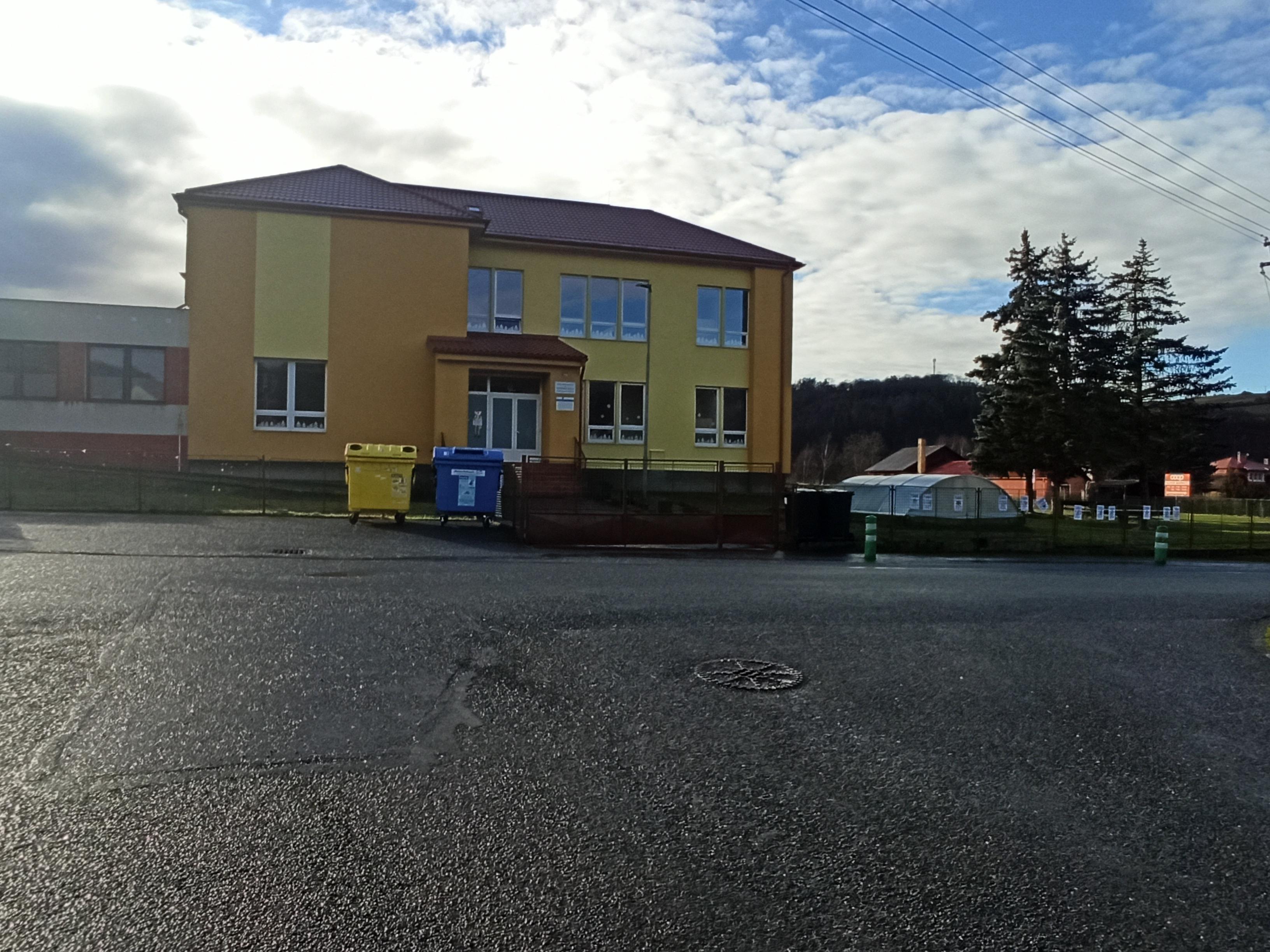 ZŠ a MŠ Roztoky, okres Rakovník foto 2