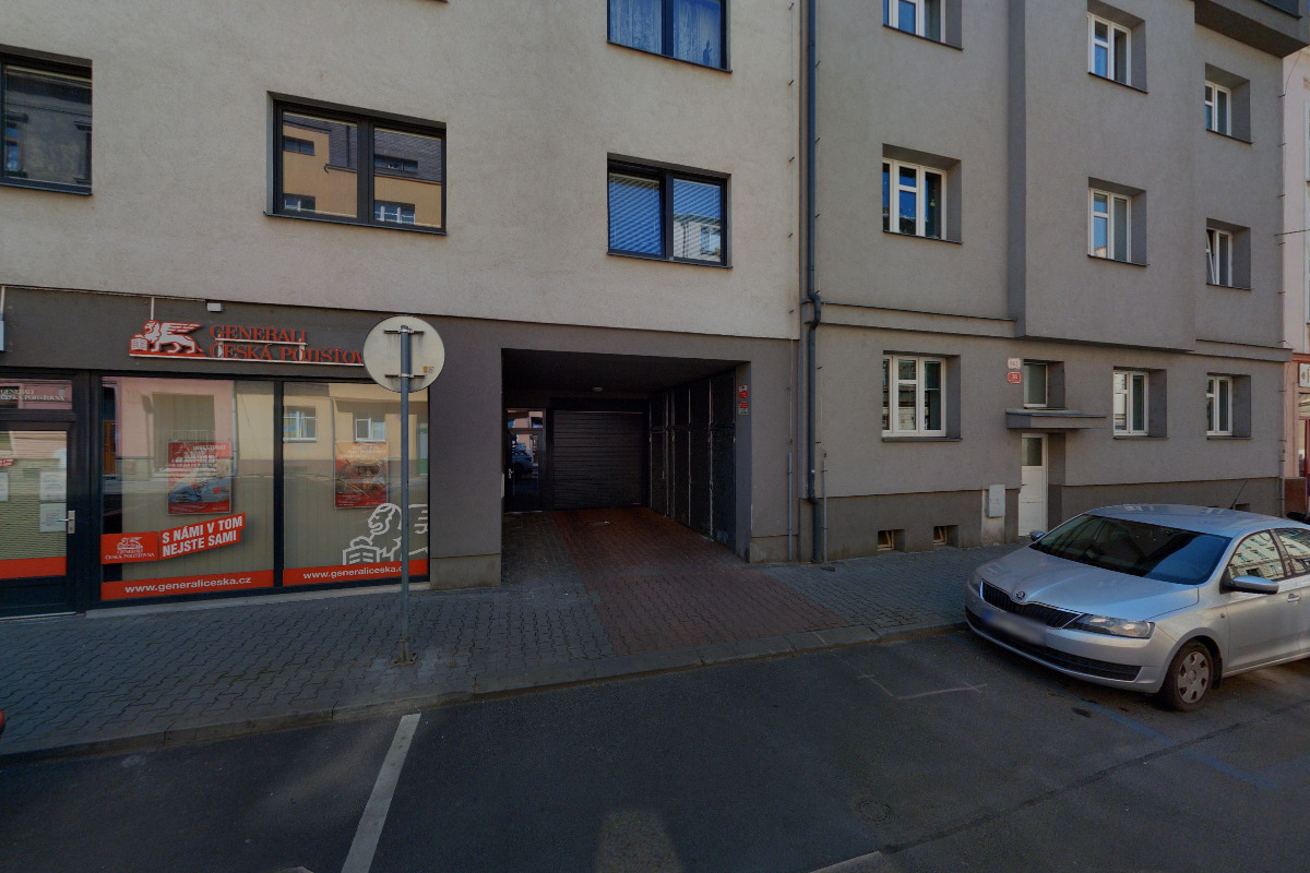 Nikol Vachtlová - realitní makléřka