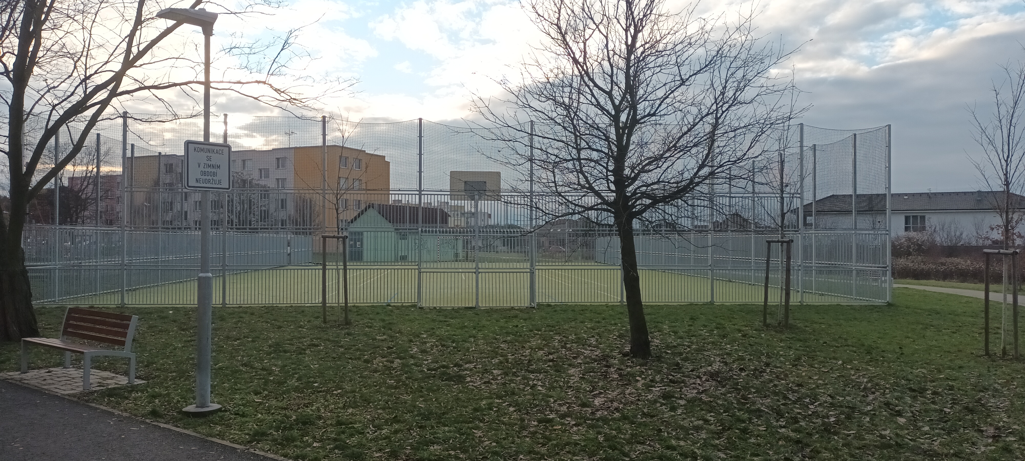 Basketbalové hřiště Topolová foto 2