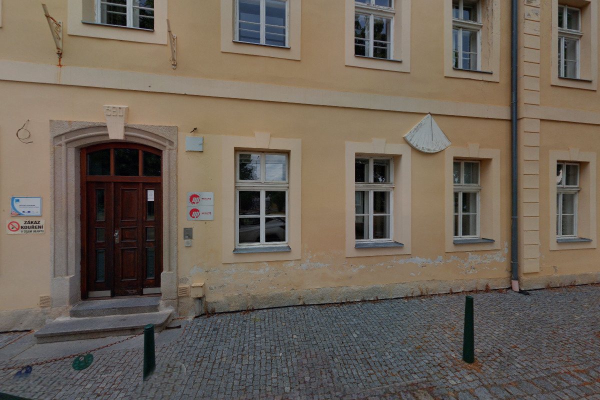 Střední uměleckoprůmyslová škola a ZUŠ Zámeček foto 3