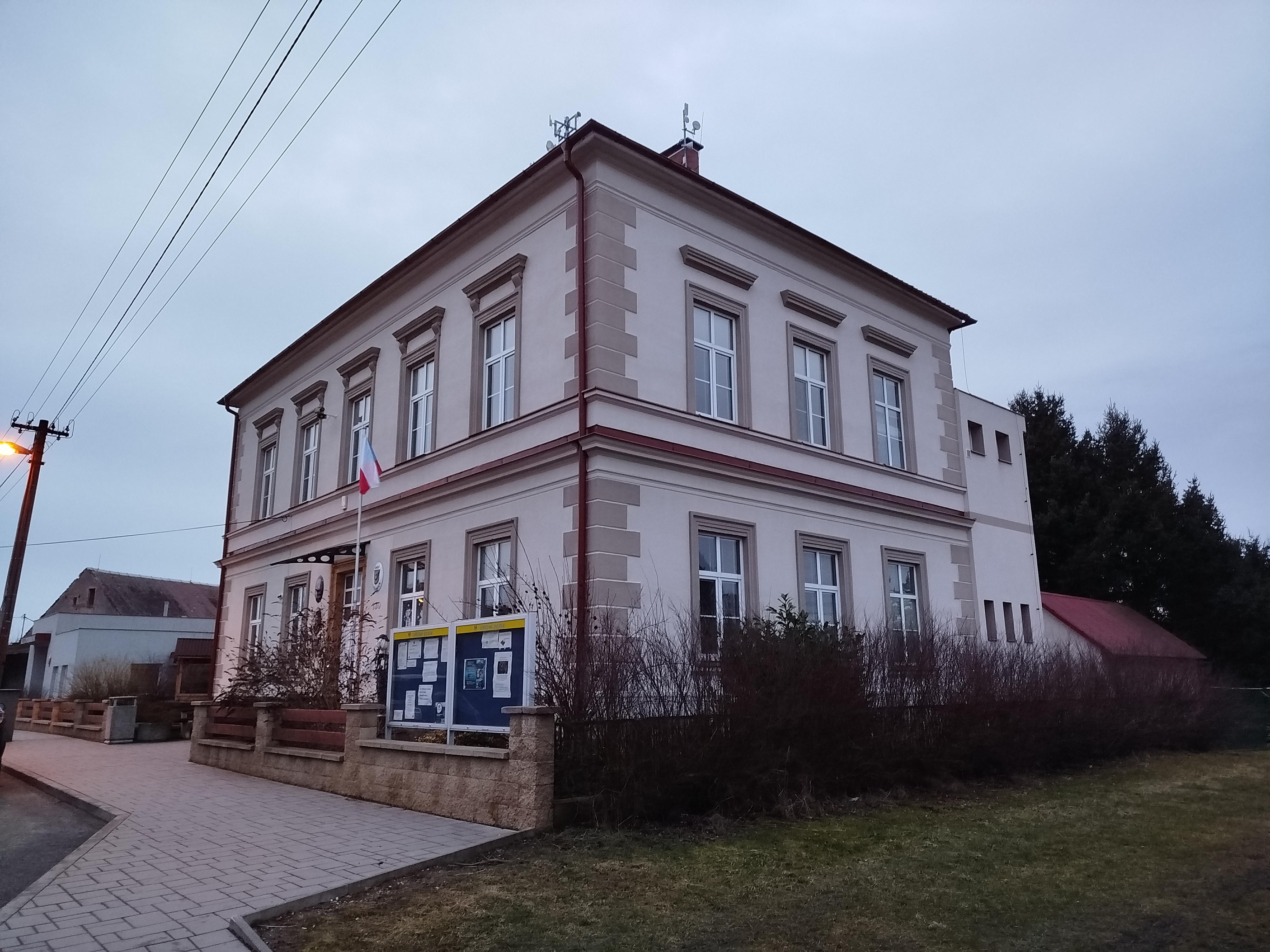 Volanice - obecní úřad foto 2