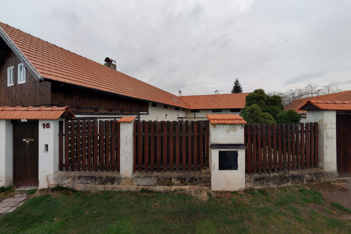 Chalupa u rybníka Střehom