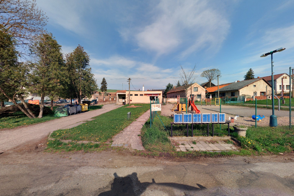 Coffee & Bistro Wood