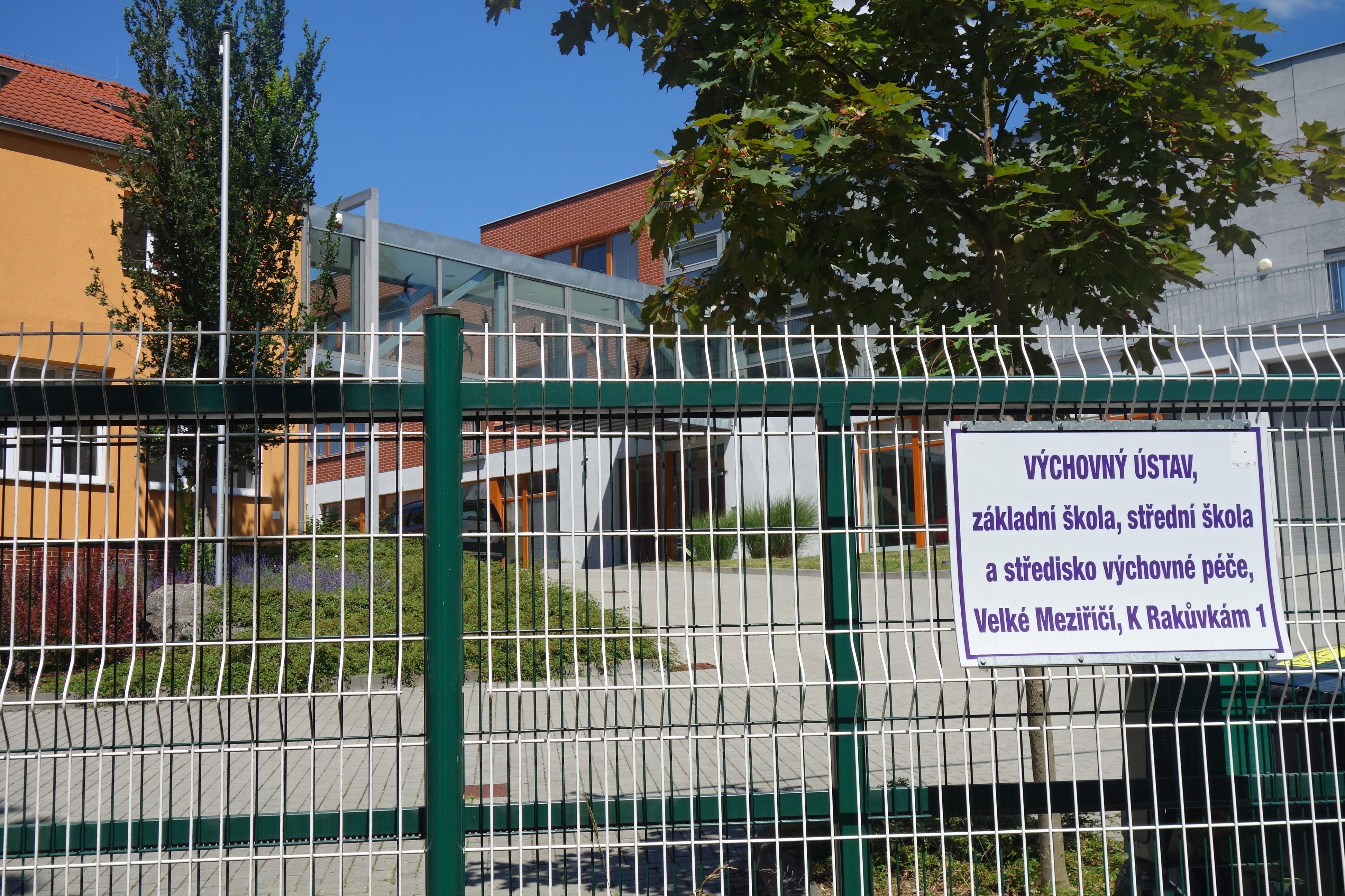 Výchovný ústav, ZŠ, SŠ a středisko výchovné péče, Velké Meziříčí foto 2