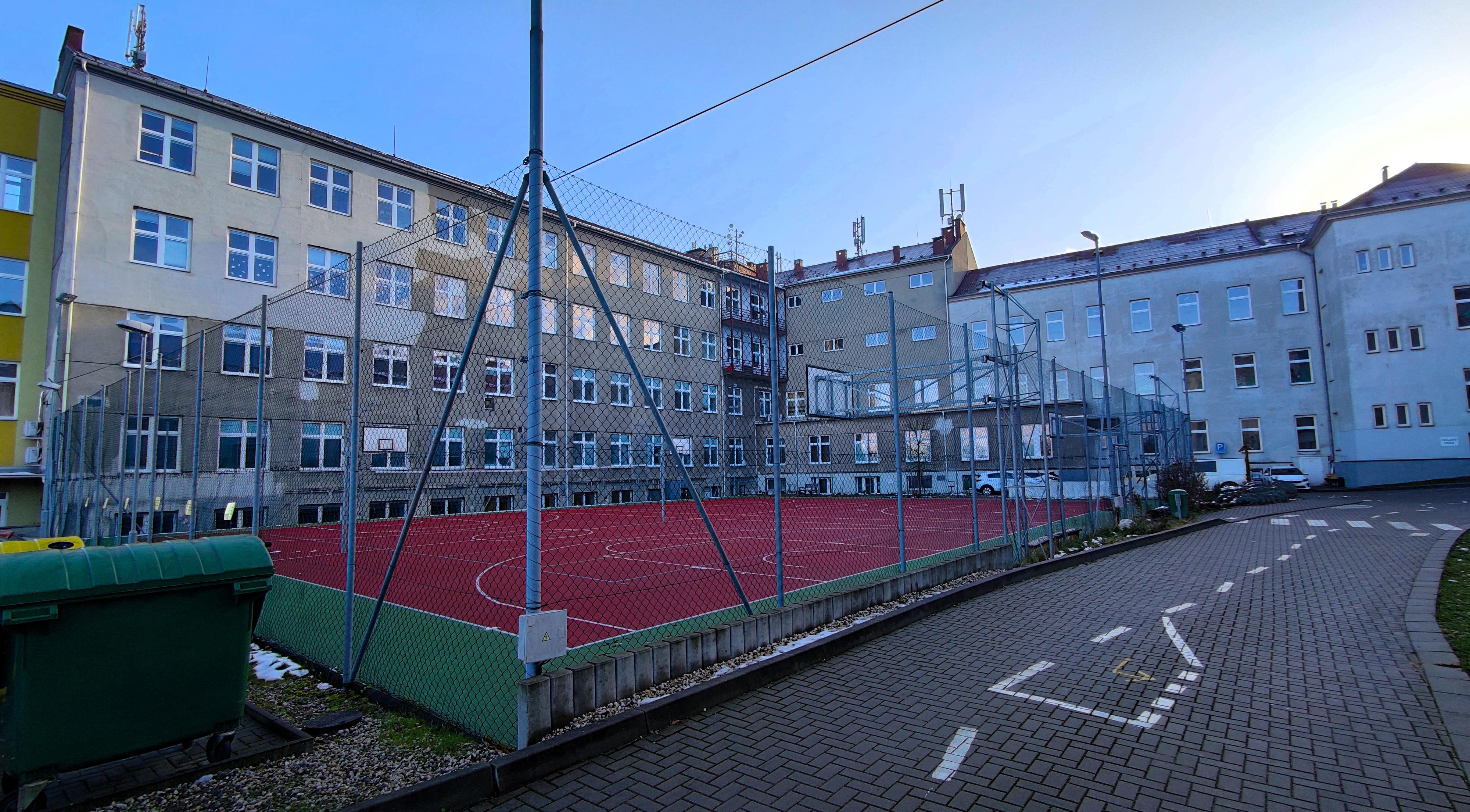 Základní škola a Mateřská škola Olomouc, Svatoplukova 11