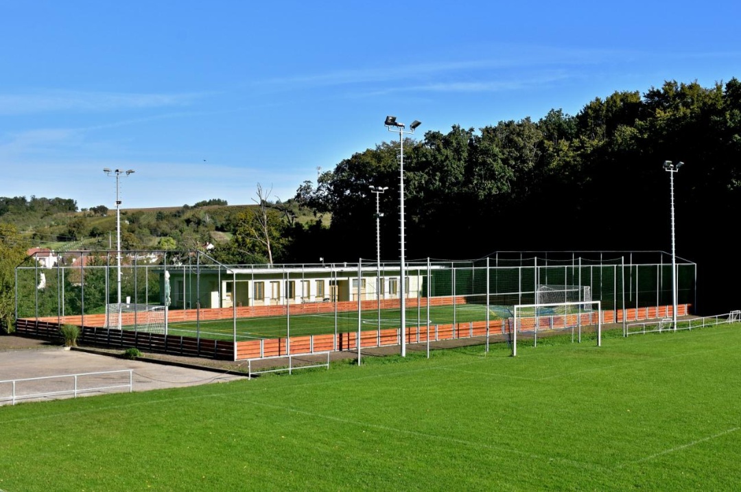 Fotbalové hřiště Lipov foto 5