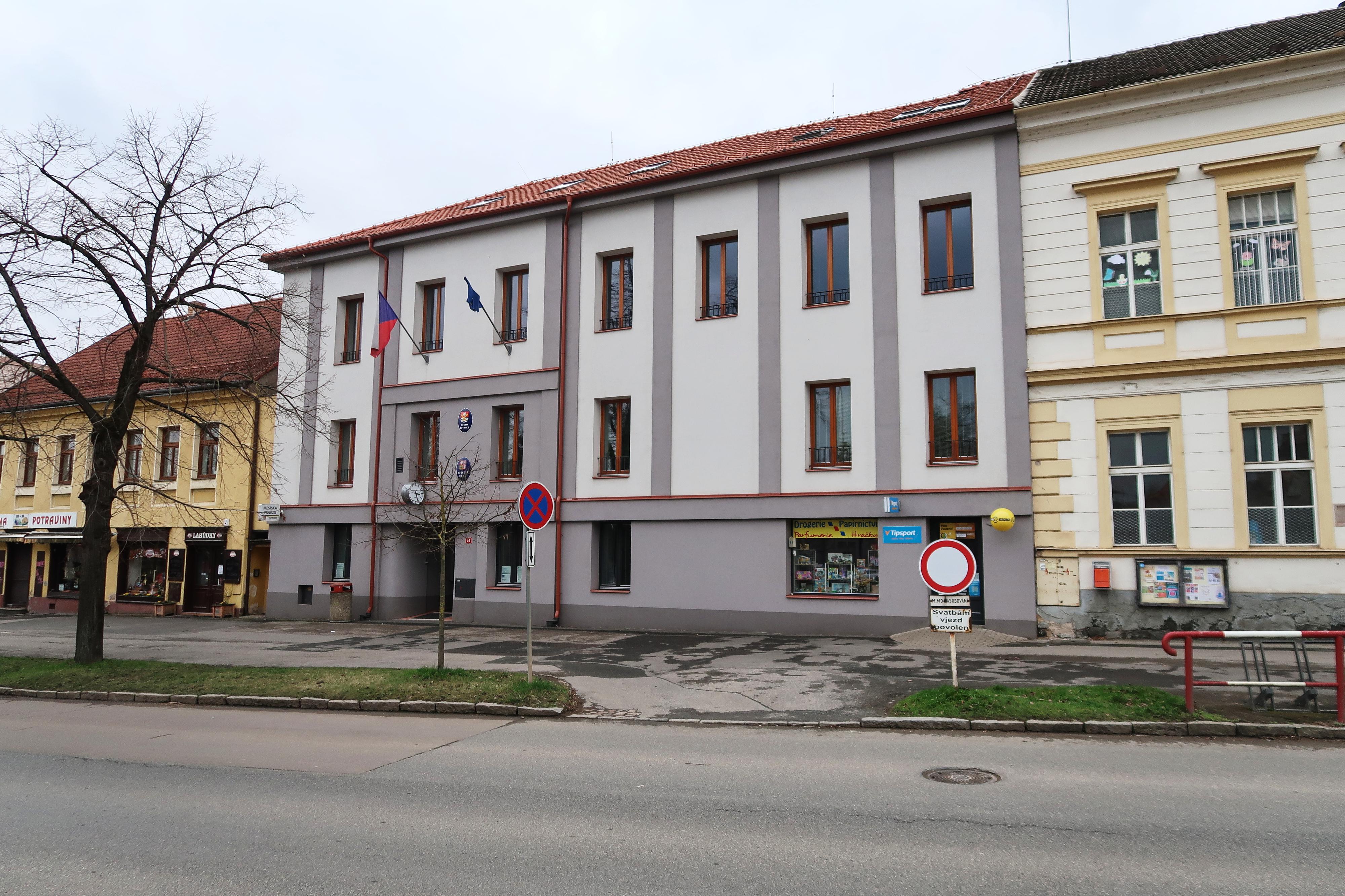 Řevnice - městský úřad foto 2