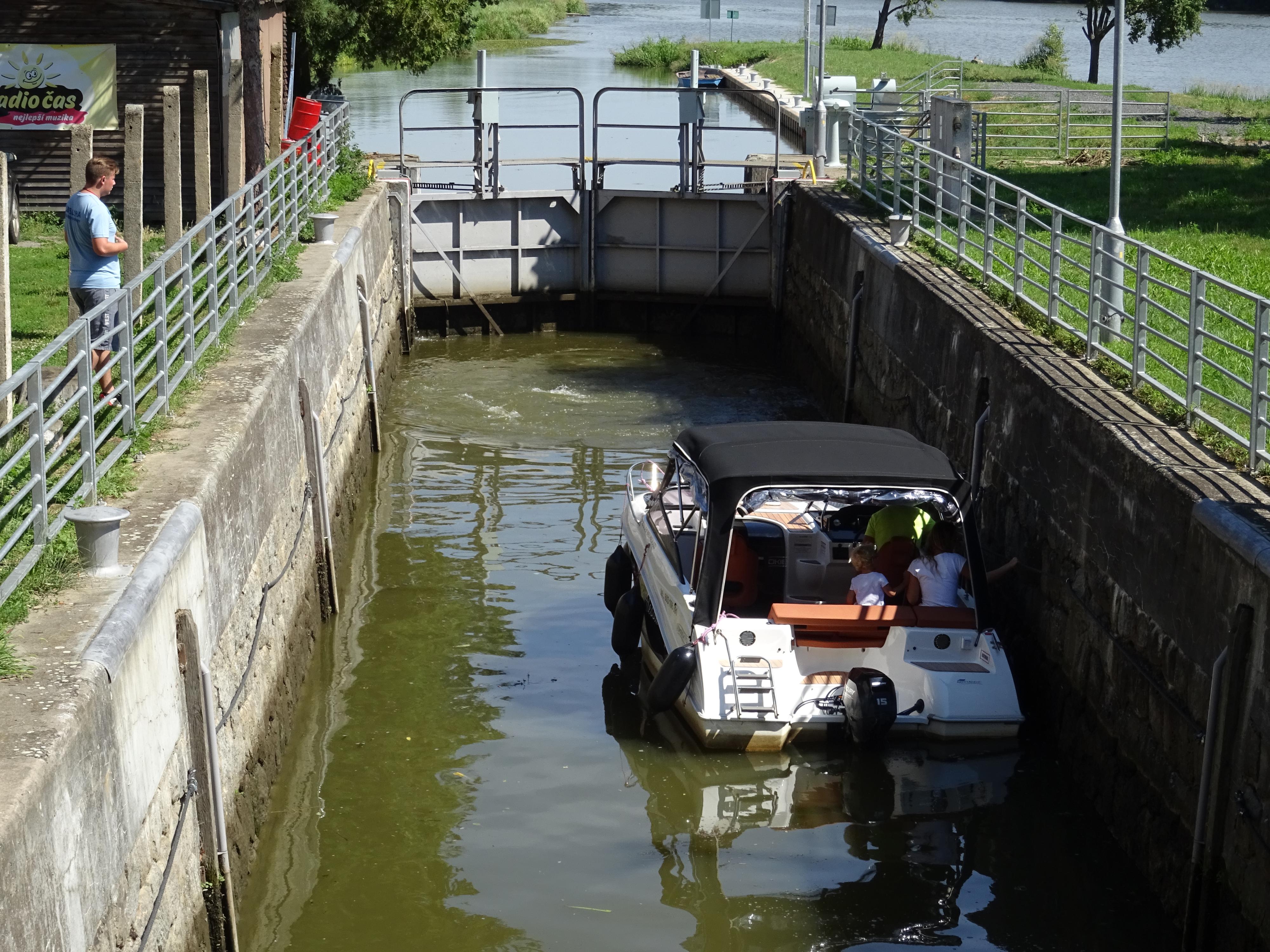 Plavební komora Spytihněv foto 6