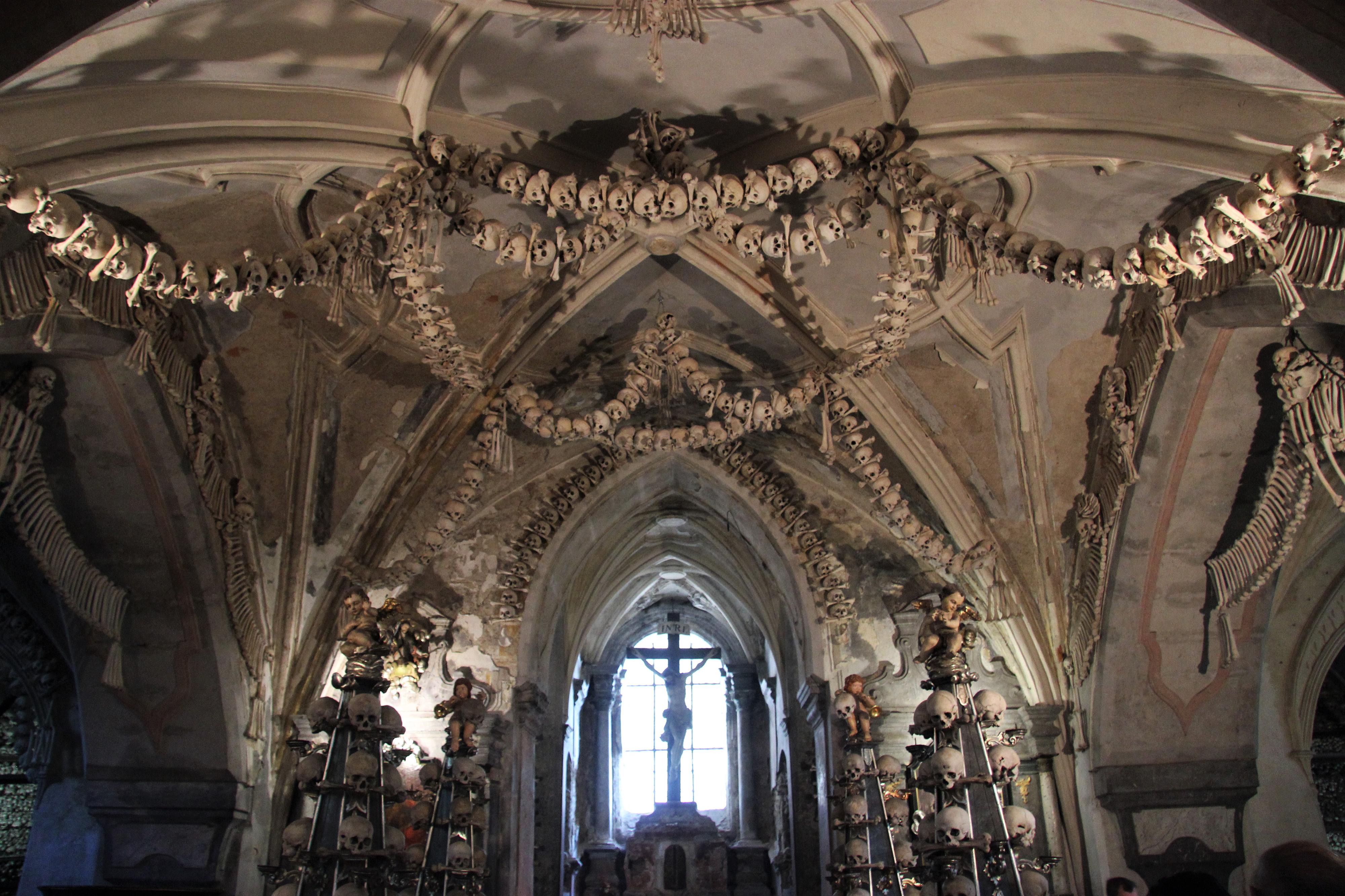 Kostel Všech svatých s kostnicí