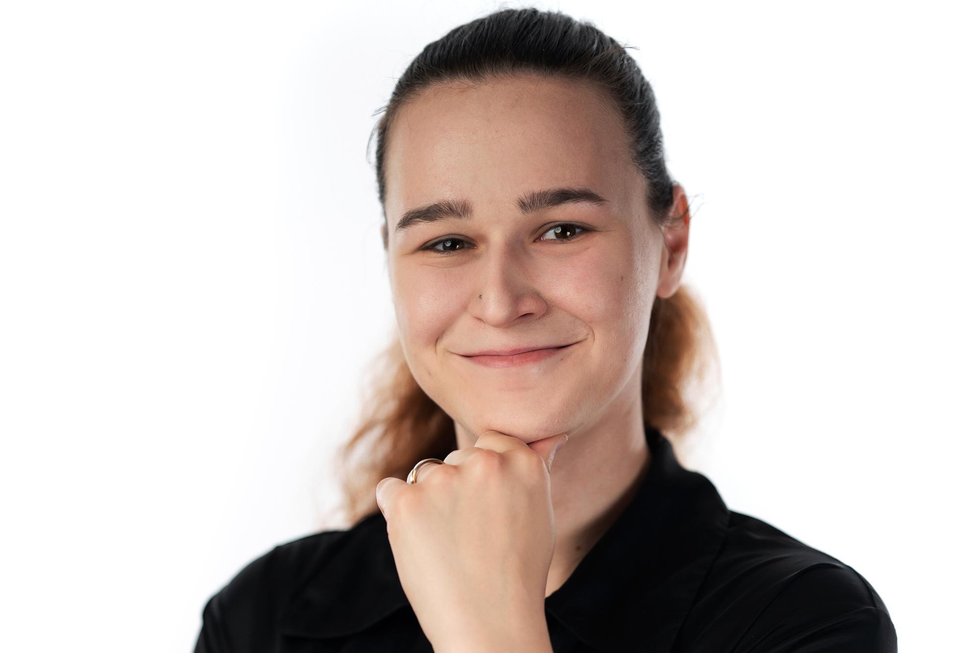 Nikola Schneider, FINANCES