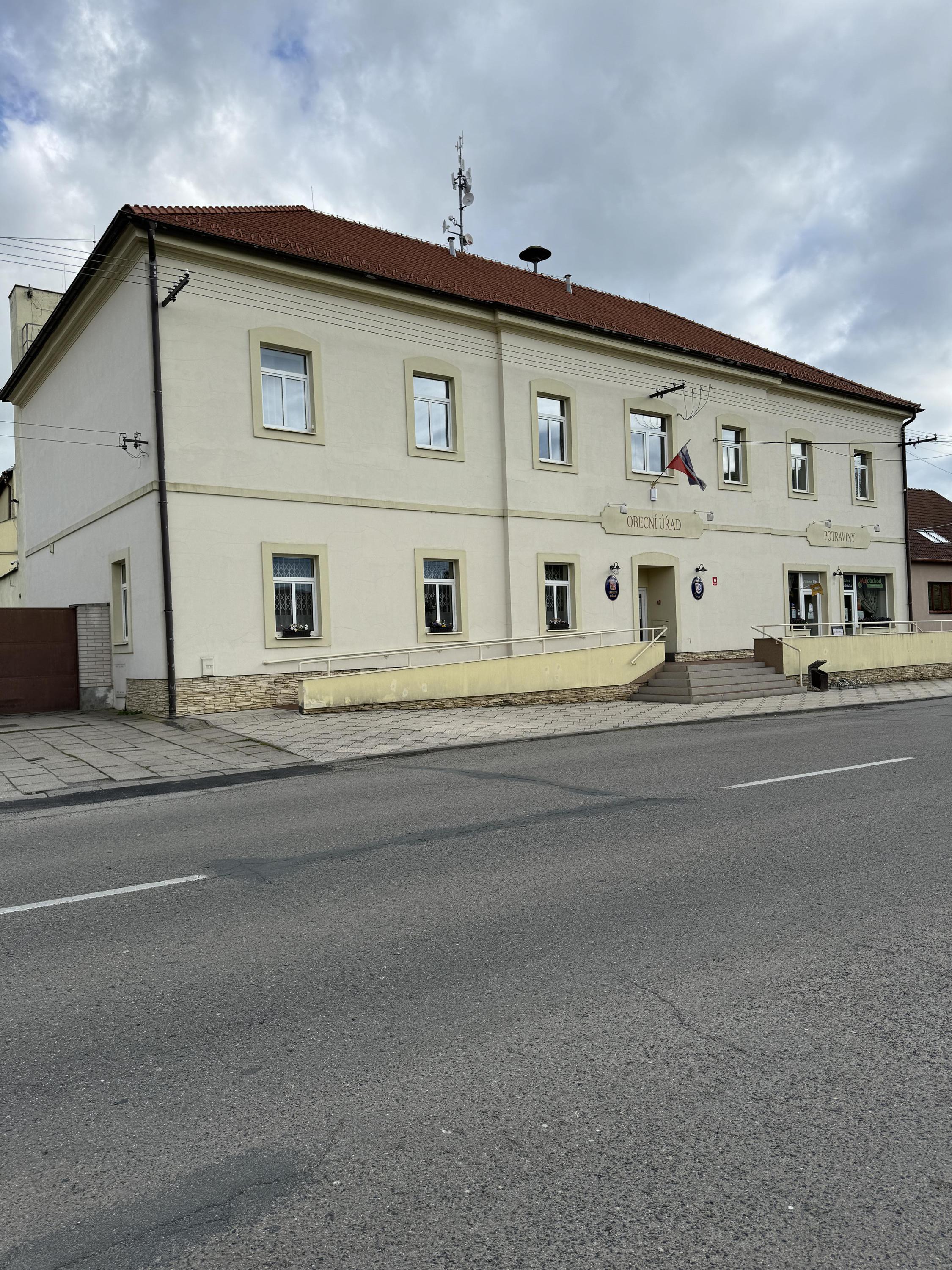 Šaratice - obecní úřad foto 5